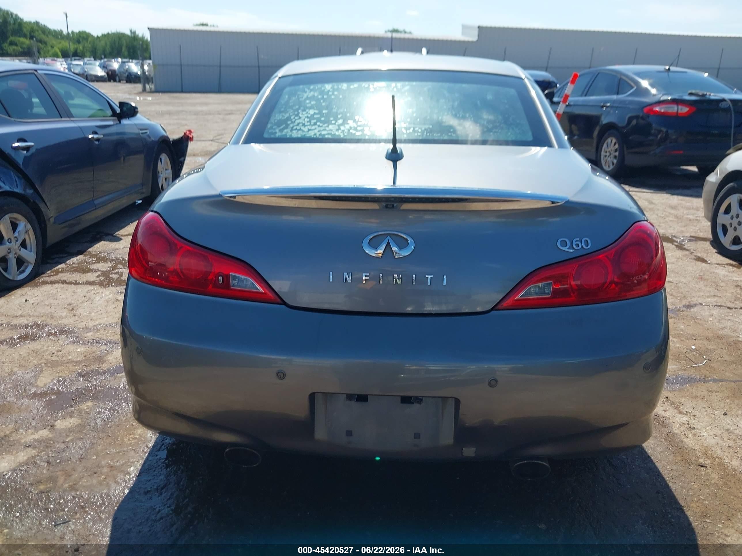 2015 Infiniti Q60   Silver vin: JN1CV6FE7FM810167
