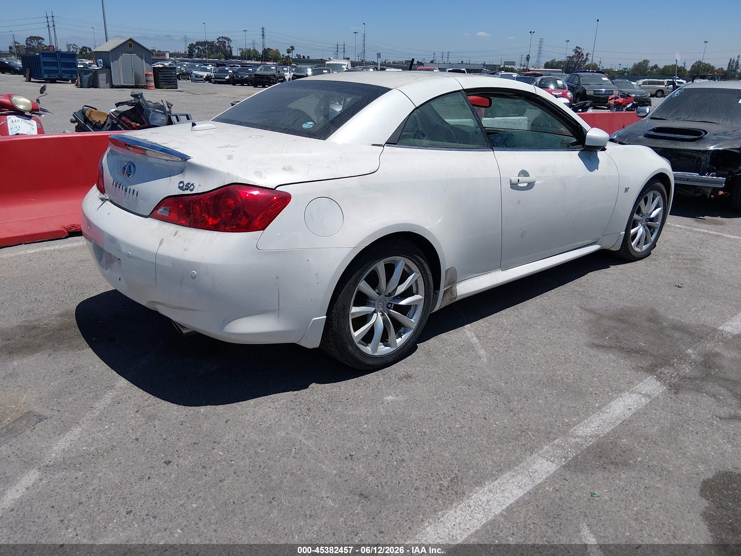 2015 Infiniti Q60   White vin: JN1CV6FE7FM810573