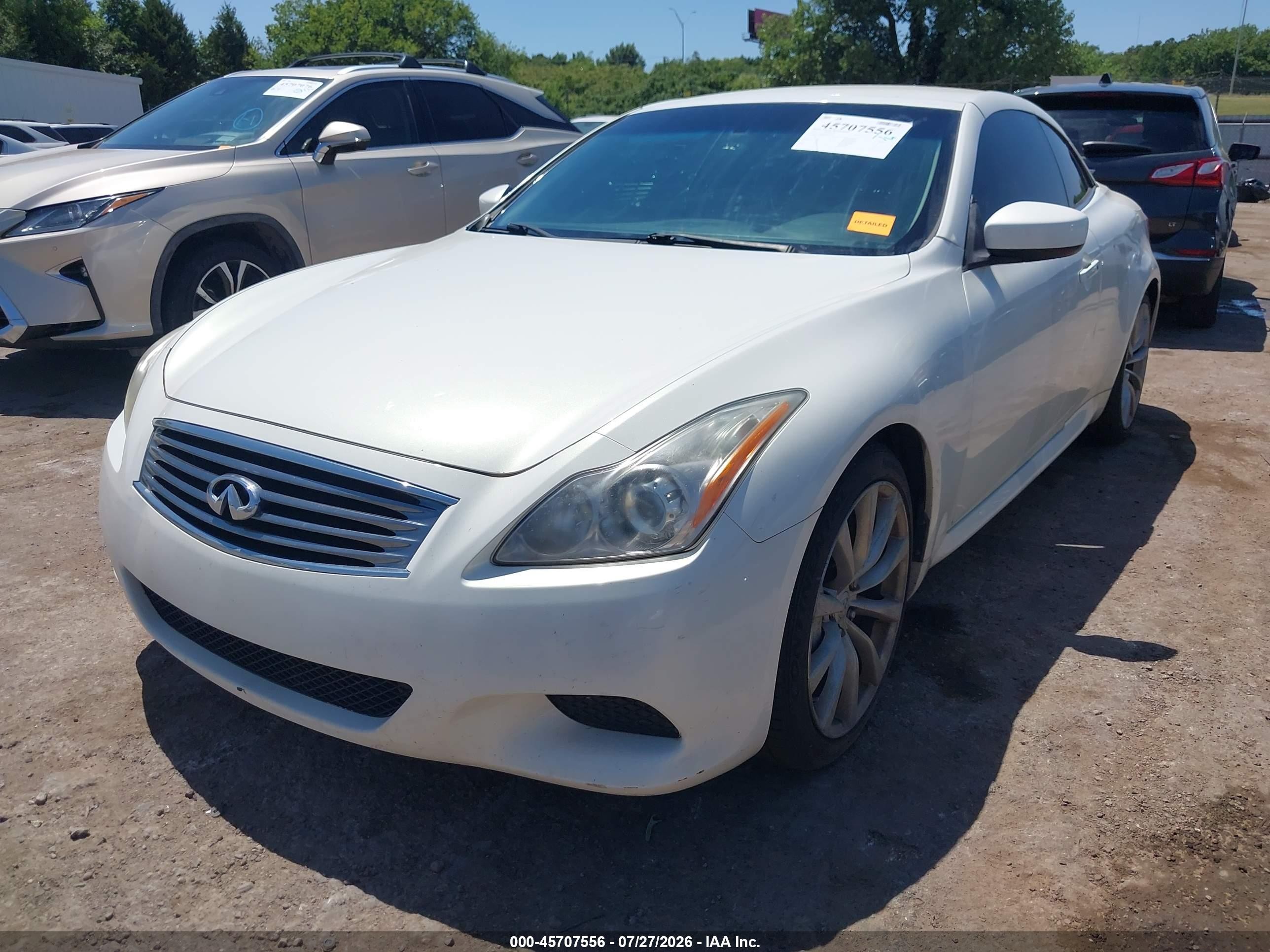 2010 Infiniti G37   White vin: JN1CV6FE8AM350297
