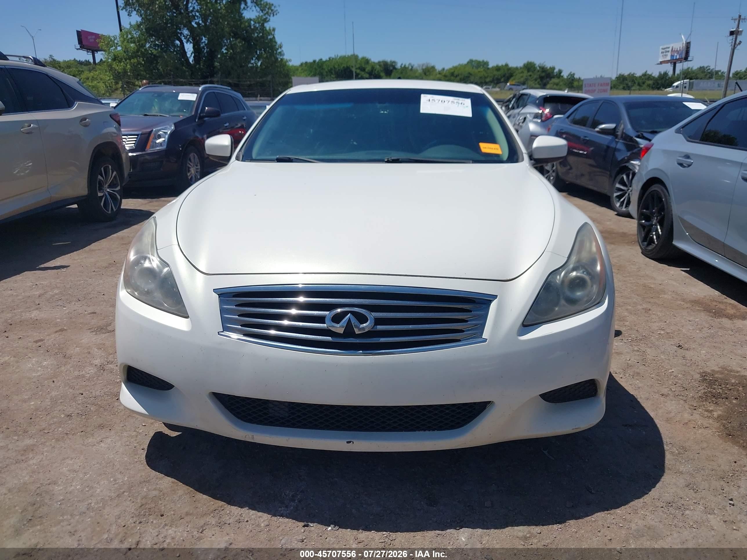 2010 Infiniti G37   White vin: JN1CV6FE8AM350297