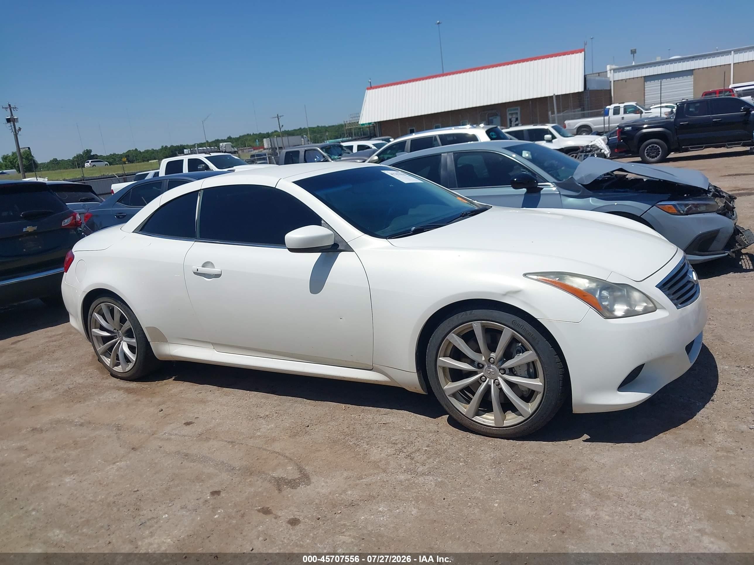 2010 Infiniti G37   White vin: JN1CV6FE8AM350297
