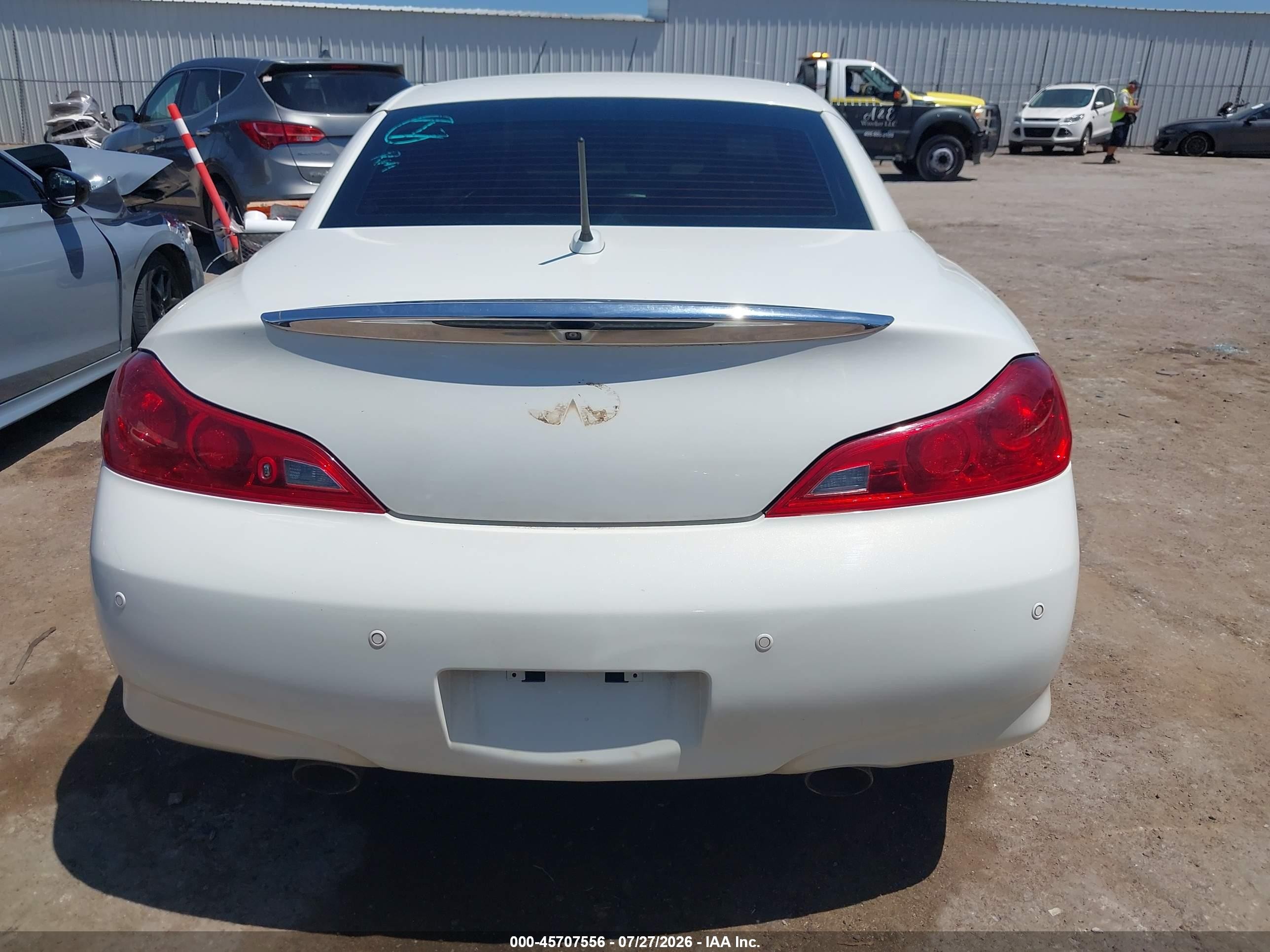 2010 Infiniti G37   White vin: JN1CV6FE8AM350297