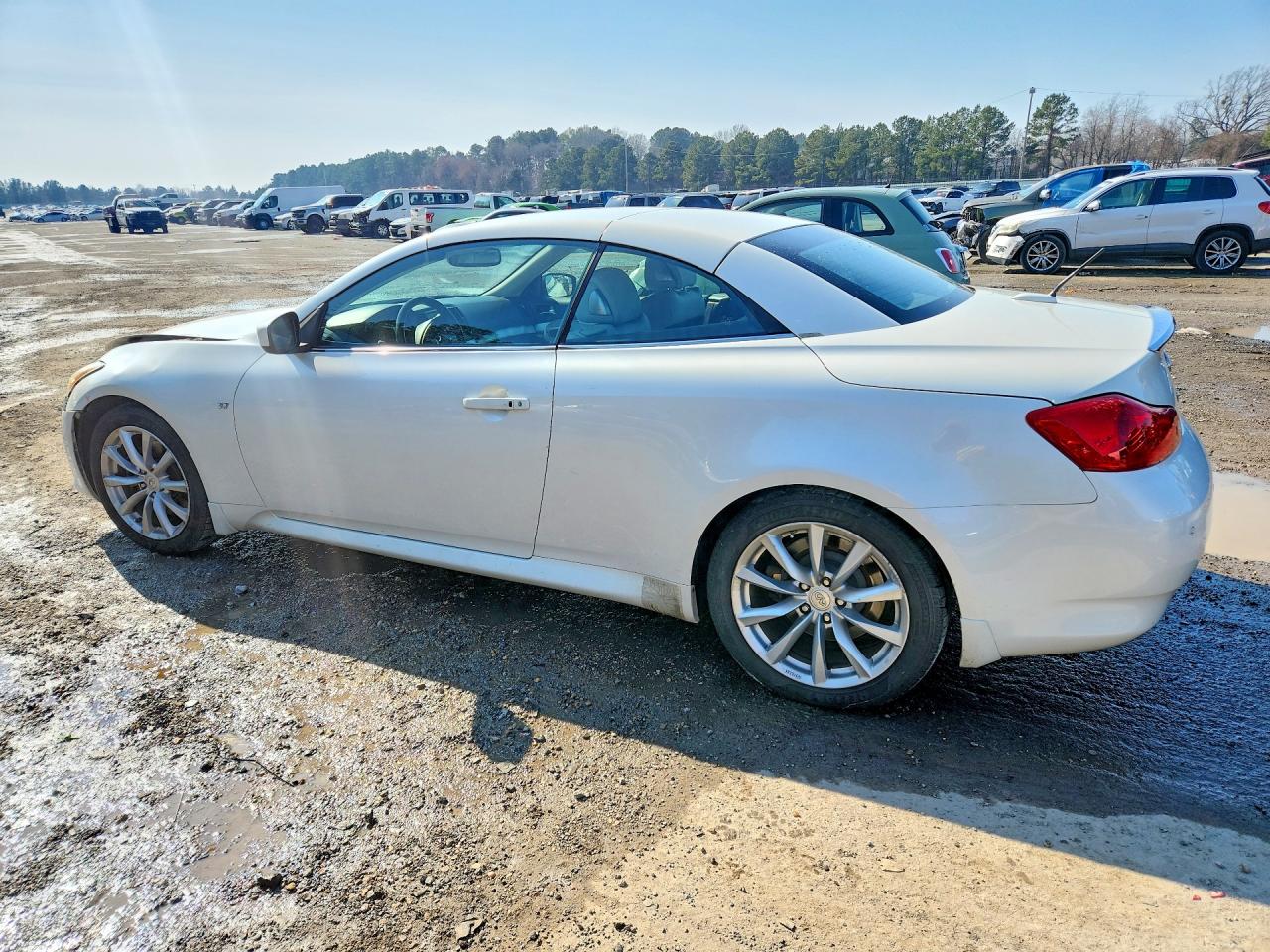 2015 Infiniti Q60 Base Белый vin: JN1CV6FE8FM810341
