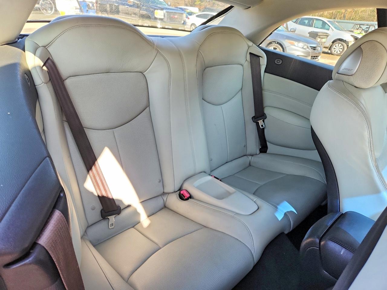 2015 Infiniti Q60 Base Белый vin: JN1CV6FE8FM810341