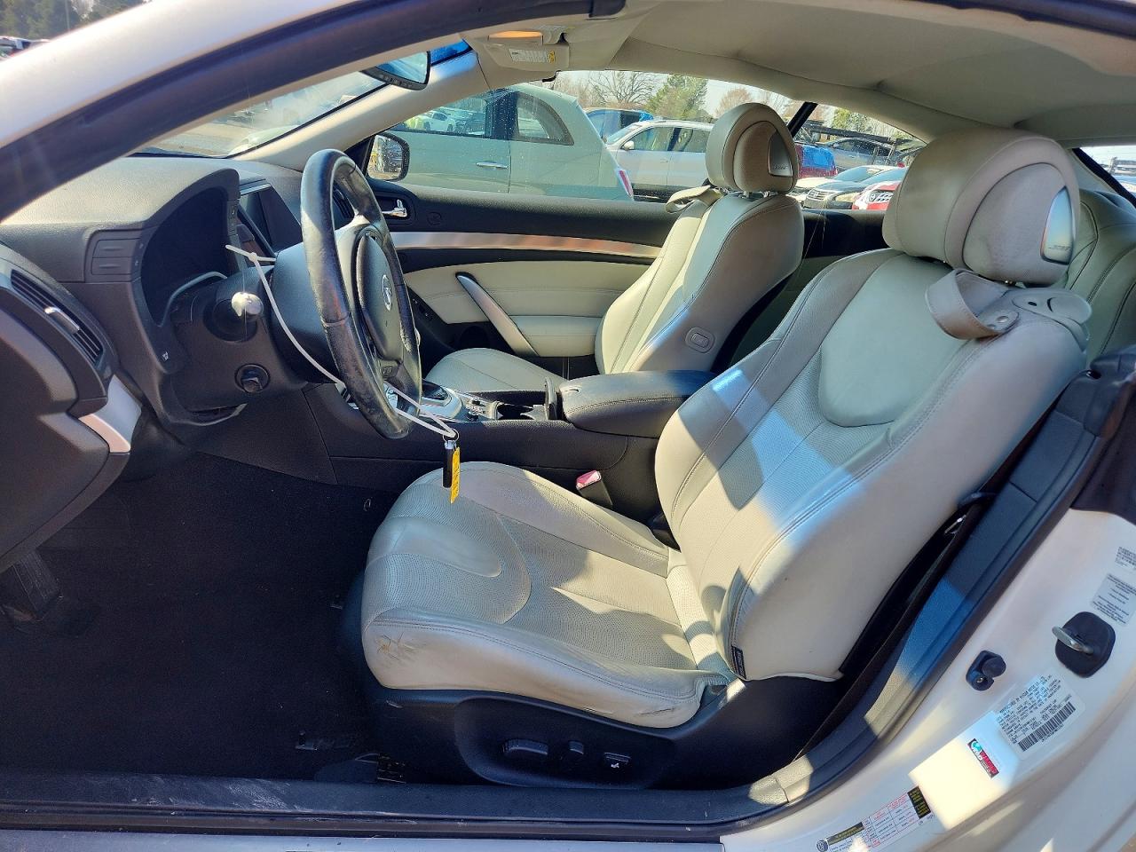 2015 Infiniti Q60 Base Белый vin: JN1CV6FE8FM810341