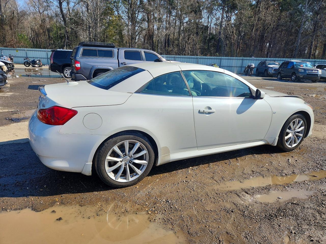 2015 Infiniti Q60 Base Белый vin: JN1CV6FE8FM810341