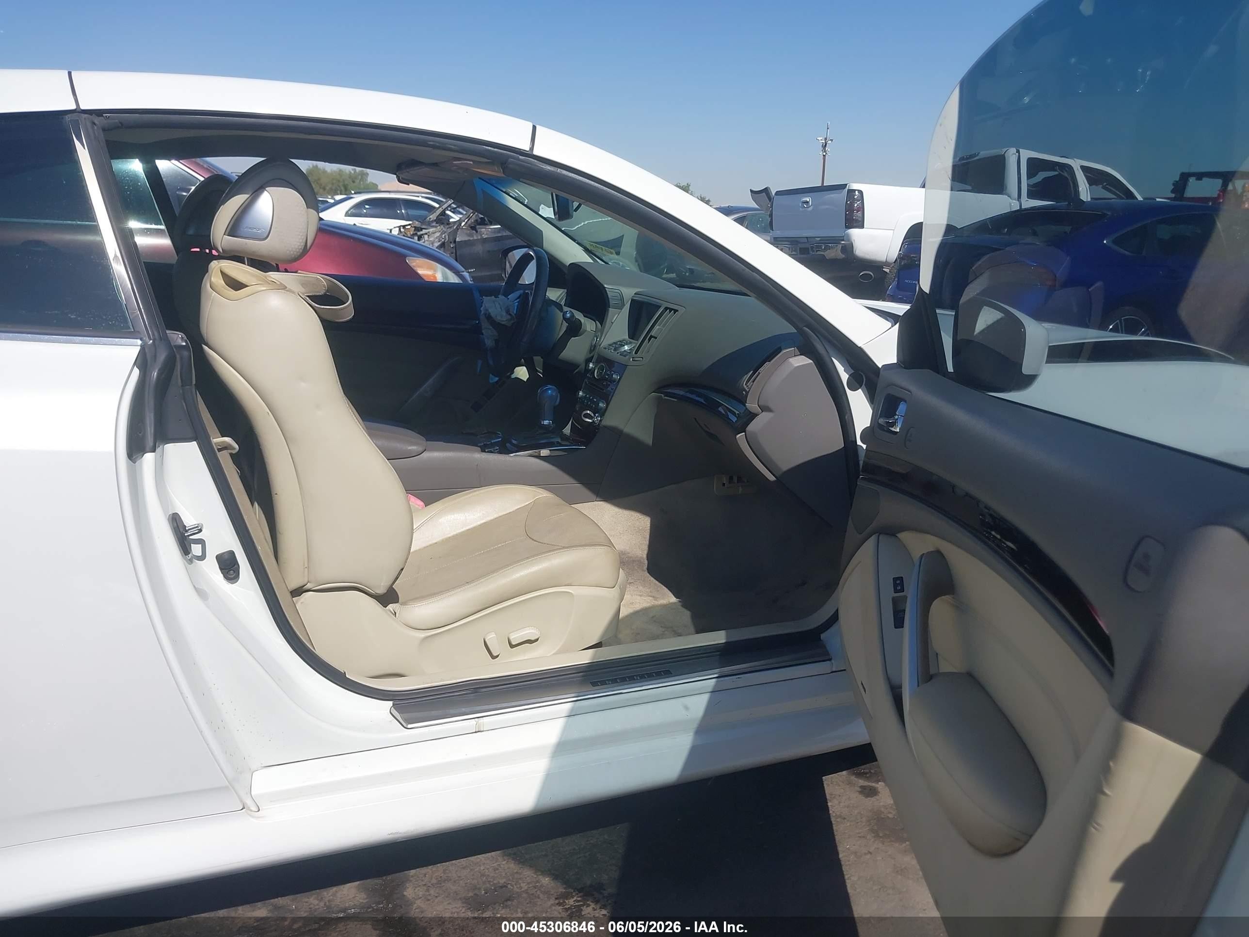 2011 Infiniti G37   White vin: JN1CV6FE9BM953048