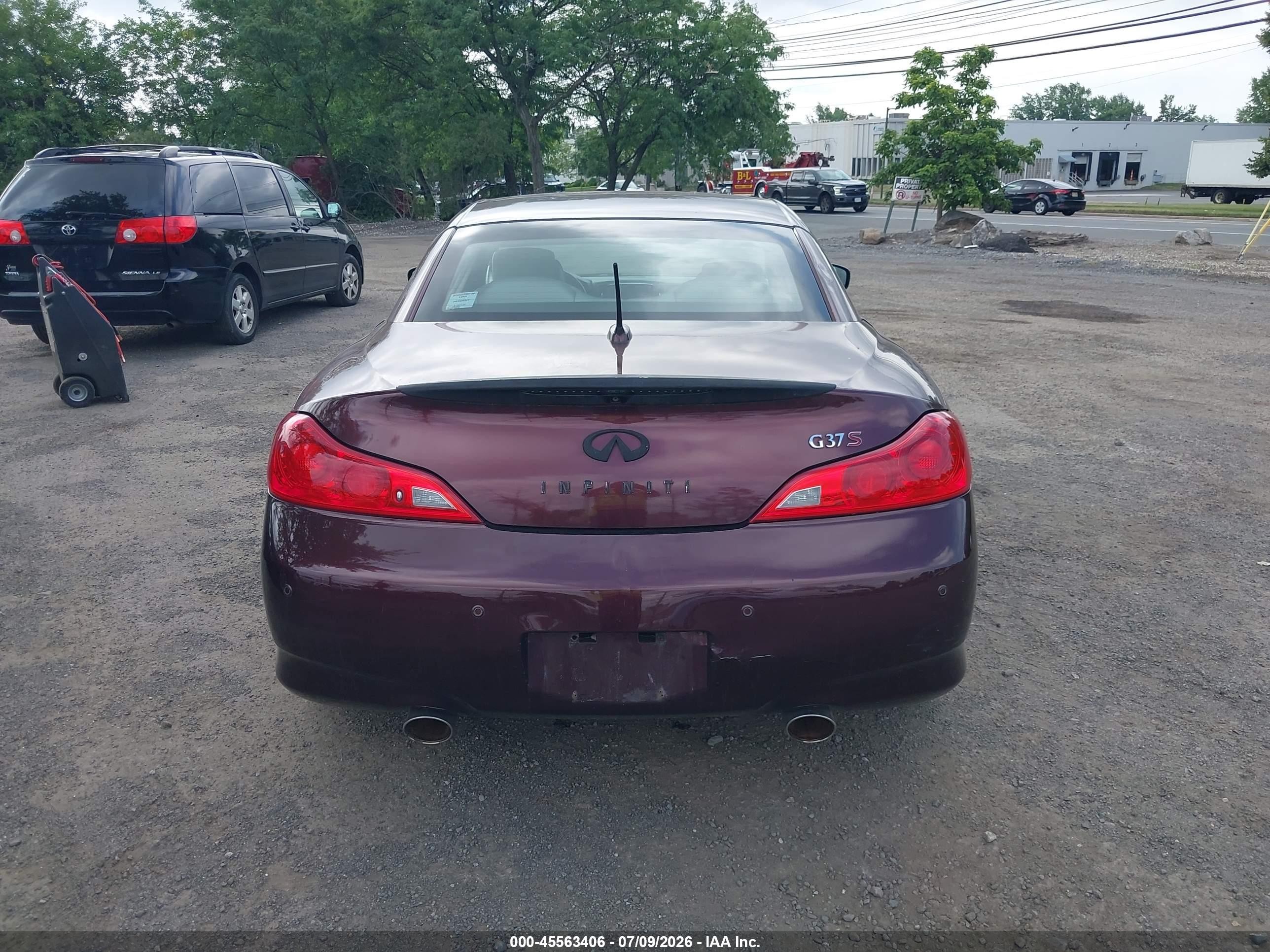 2010 Infiniti G37   Purple vin: JN1CV6FEXAM352942