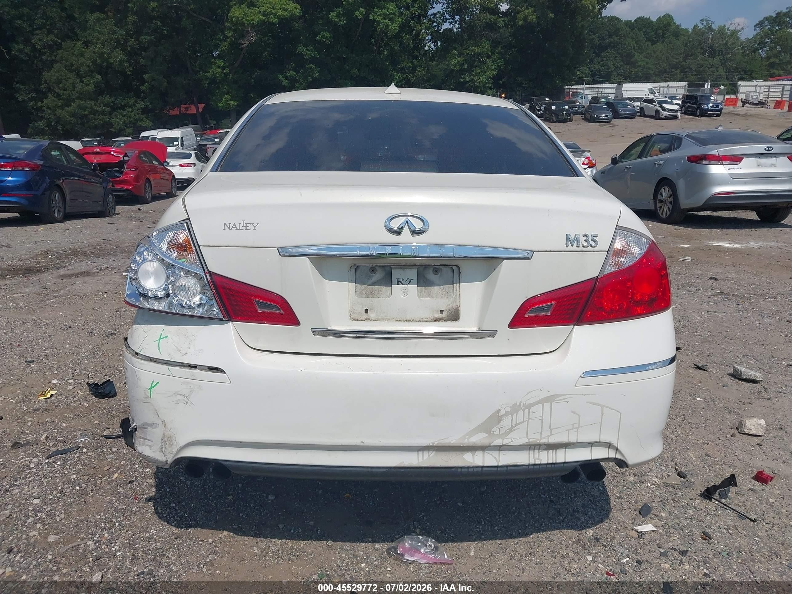 2010 Infiniti M35   White vin: JN1CY0AP9AM911751