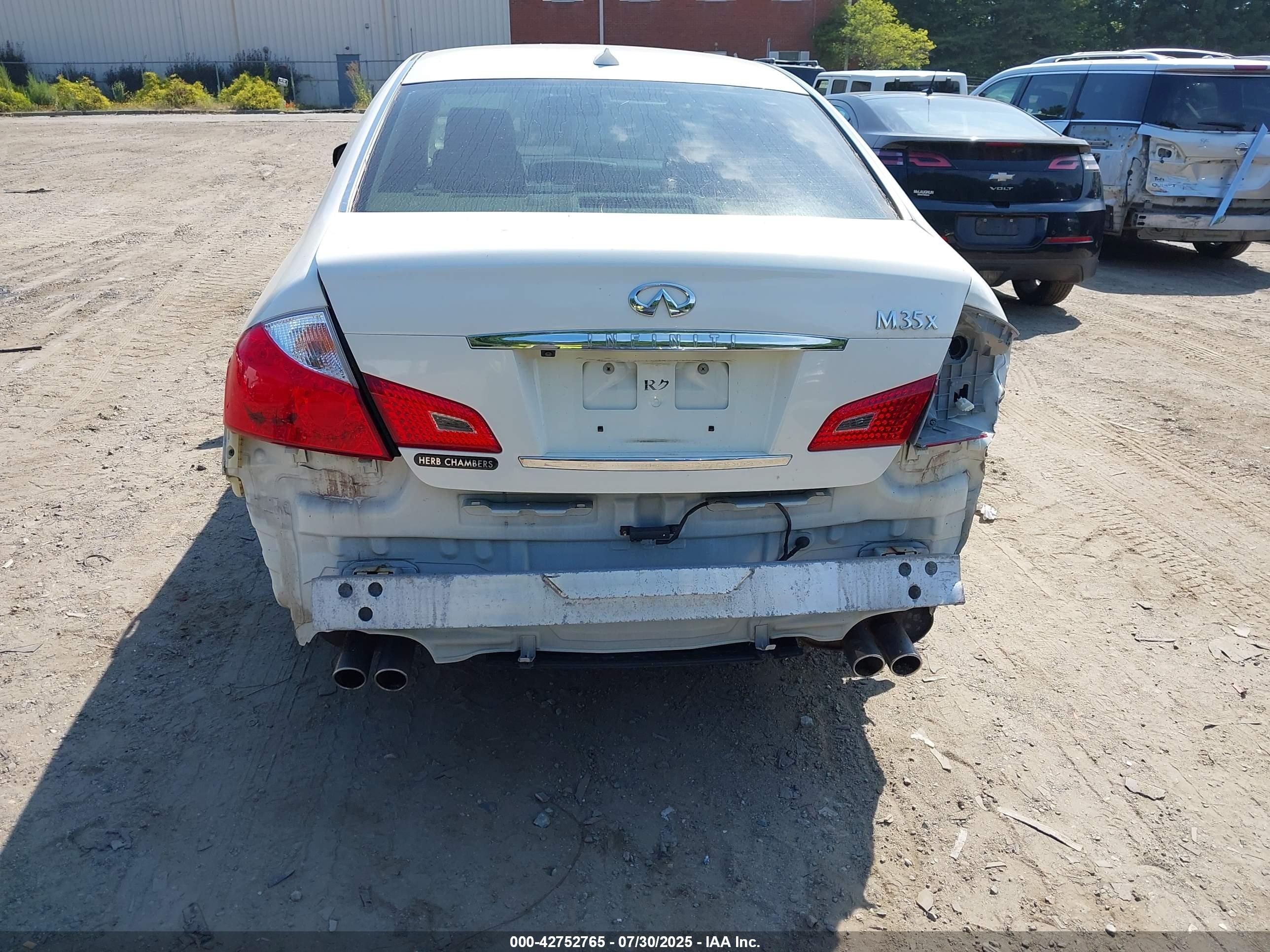 2010 Infiniti M35x   White vin: JN1CY0AR0AM962010