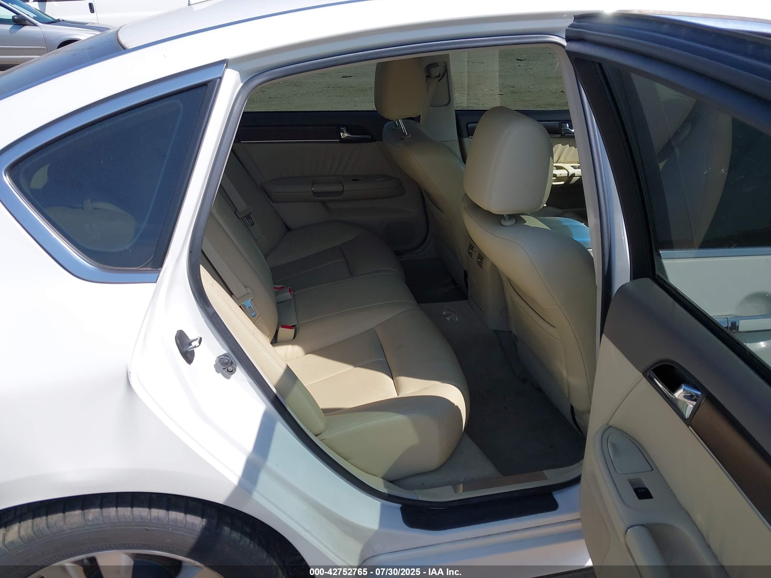 2010 Infiniti M35x   White vin: JN1CY0AR0AM962010