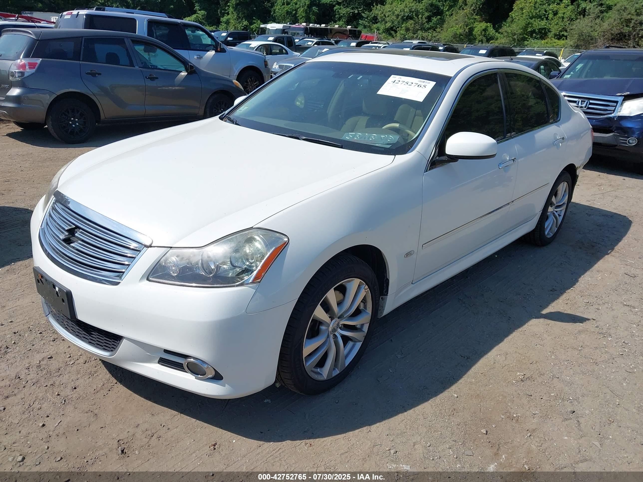 2010 Infiniti M35x   White vin: JN1CY0AR0AM962010