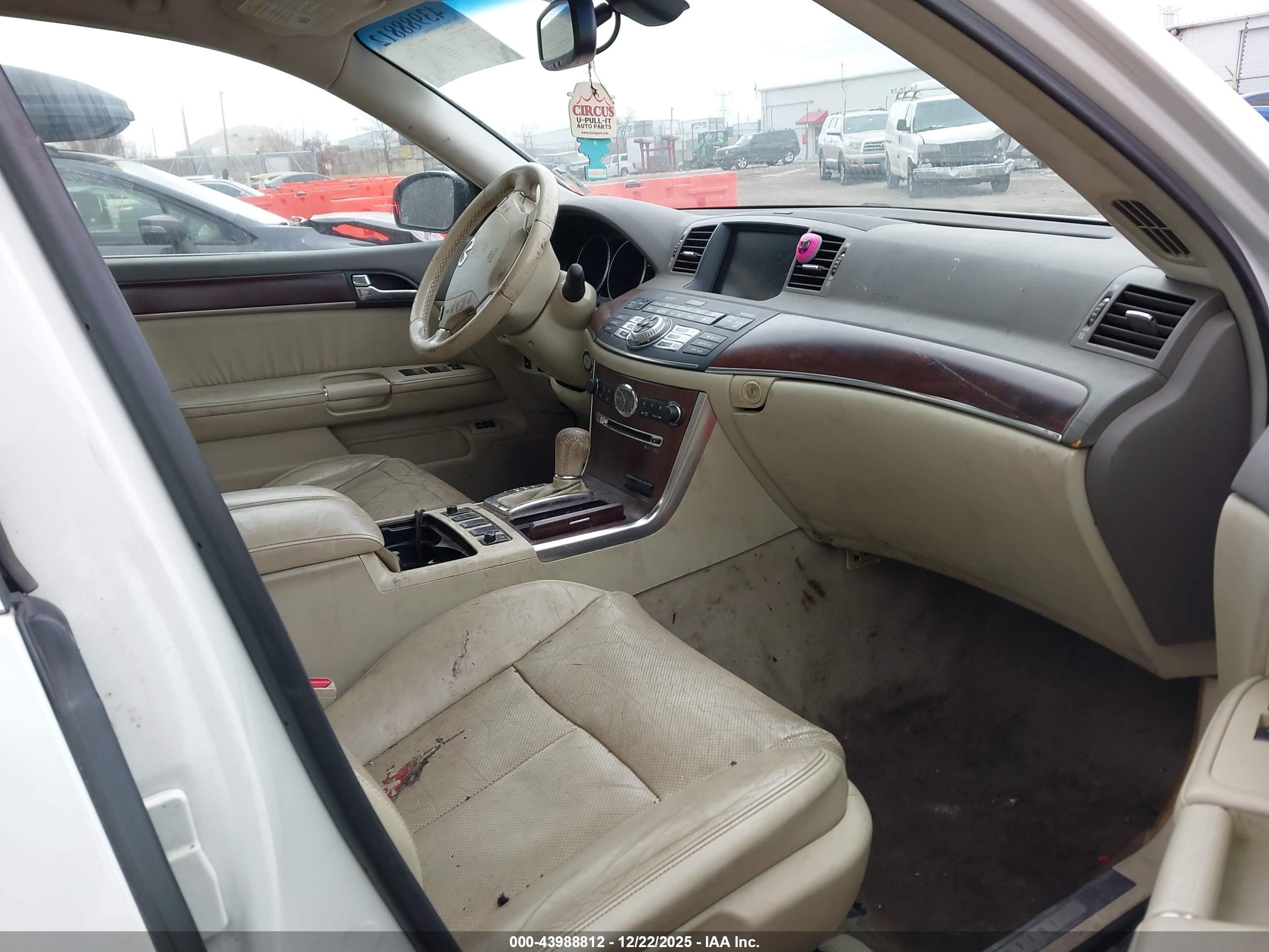 2010 Infiniti M35x   White vin: JN1CY0AR1AM960282