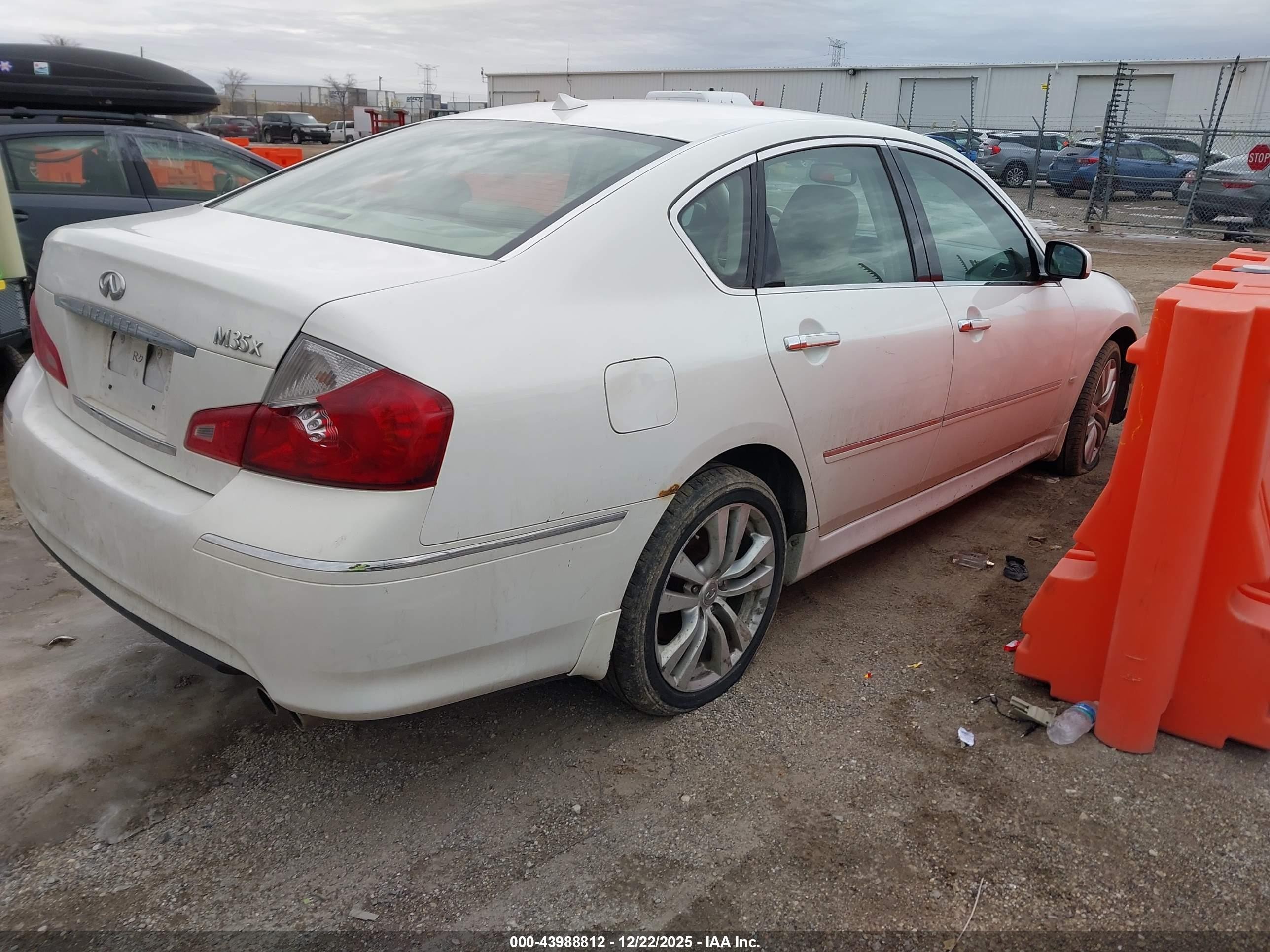 2010 Infiniti M35x   White vin: JN1CY0AR1AM960282