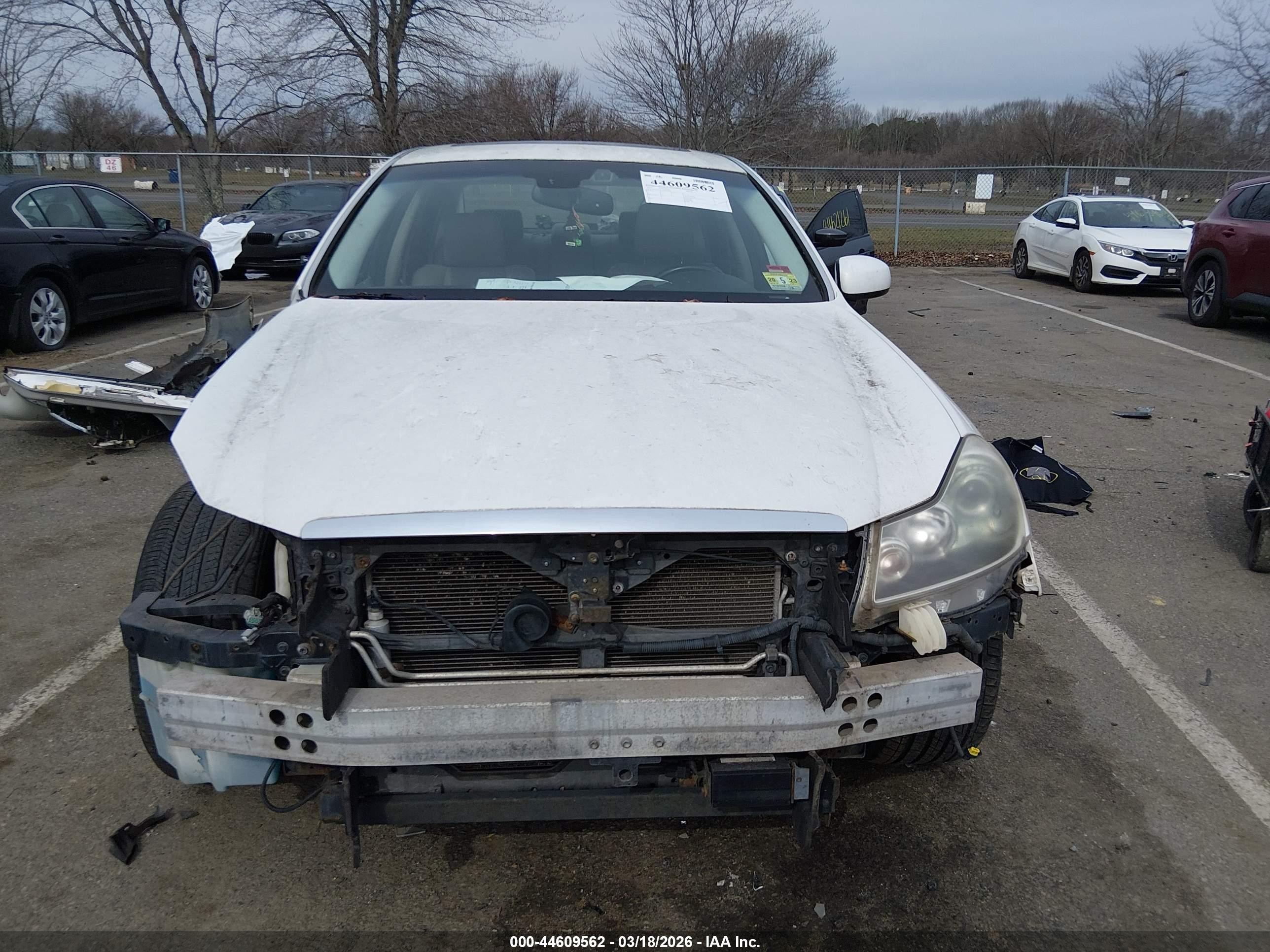 2010 Infiniti M35x   White vin: JN1CY0AR2AM961828