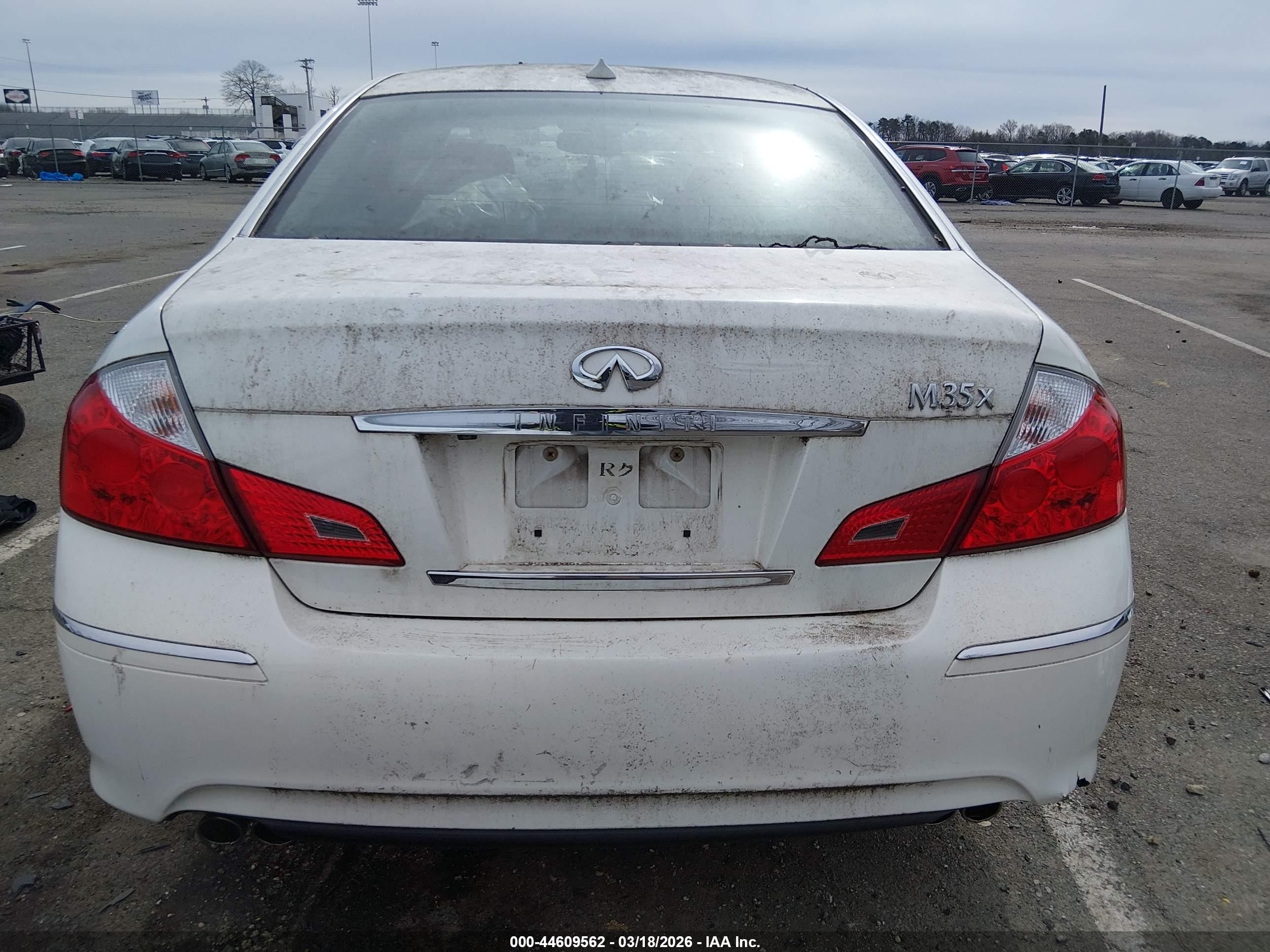 2010 Infiniti M35x   White vin: JN1CY0AR2AM961828