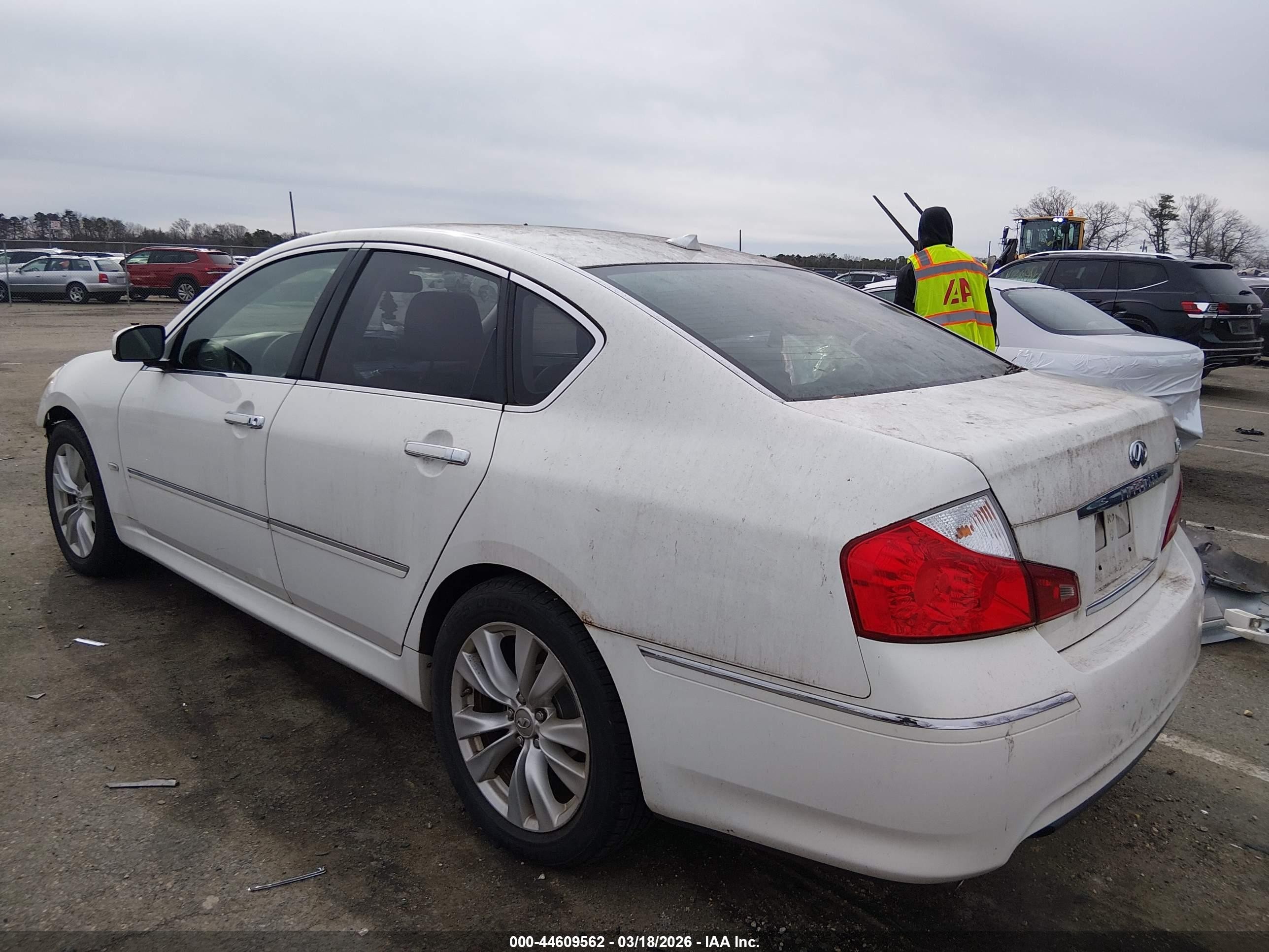 2010 Infiniti M35x   White vin: JN1CY0AR2AM961828