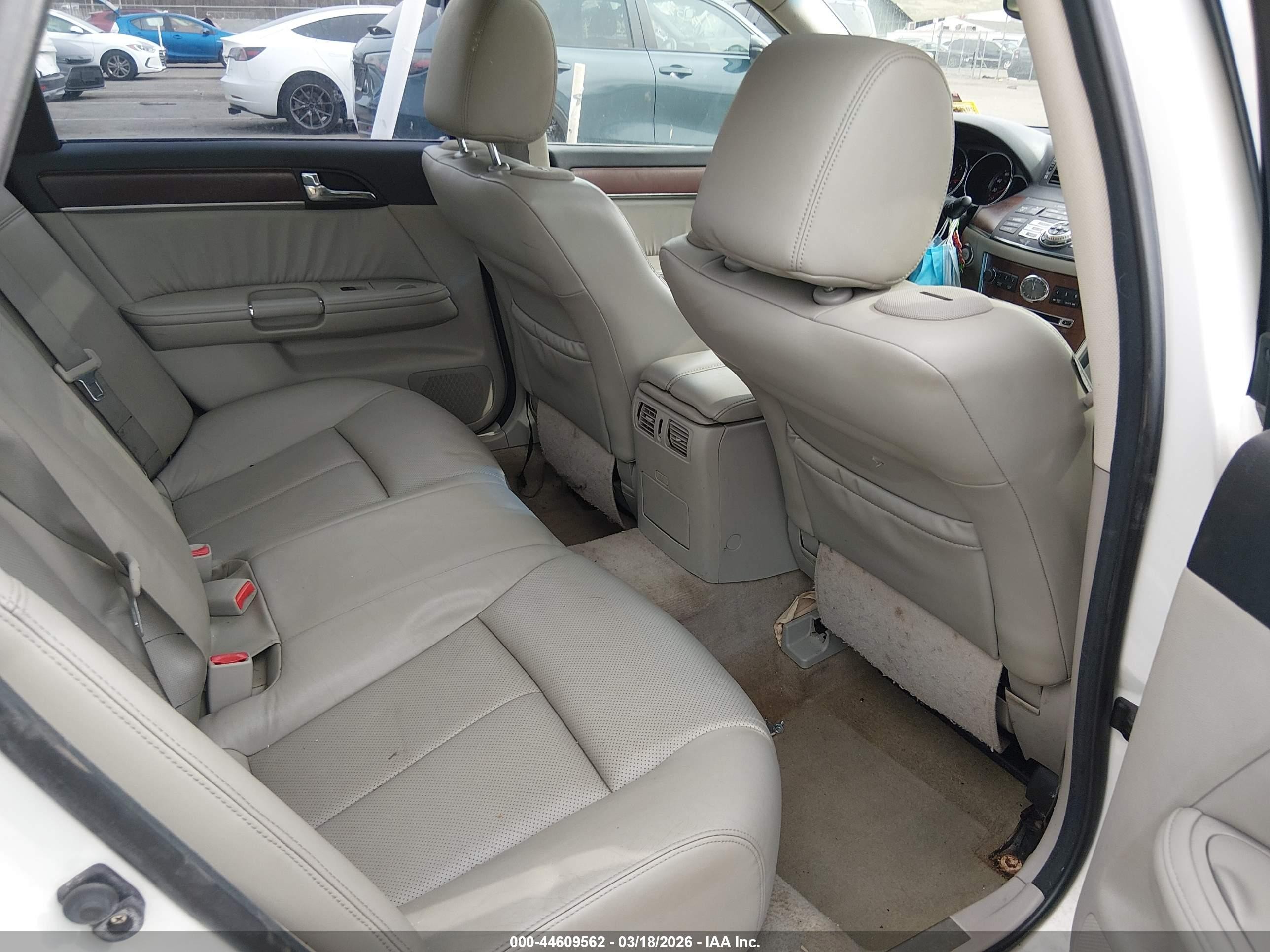 2010 Infiniti M35x   White vin: JN1CY0AR2AM961828