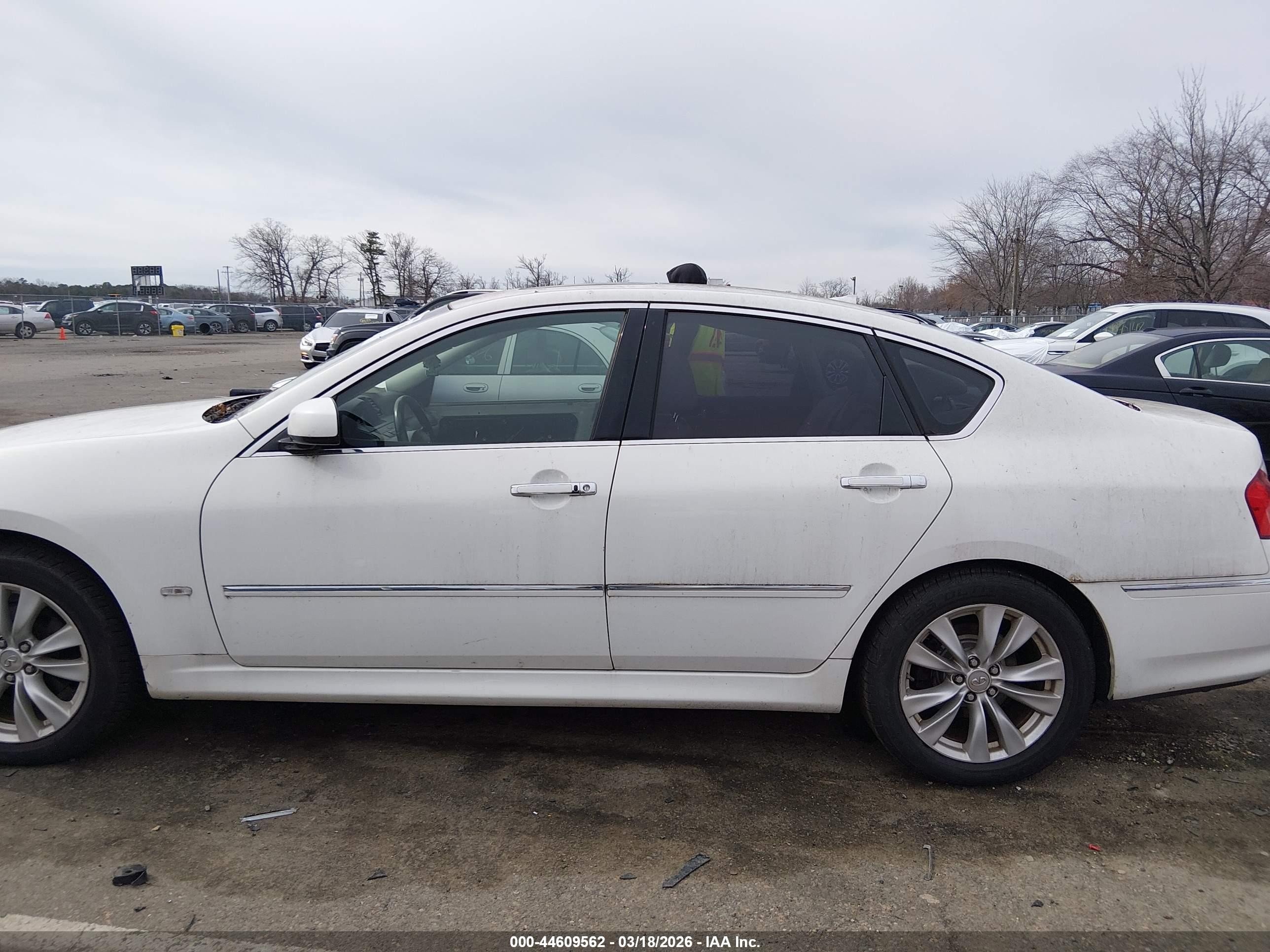 2010 Infiniti M35x   White vin: JN1CY0AR2AM961828