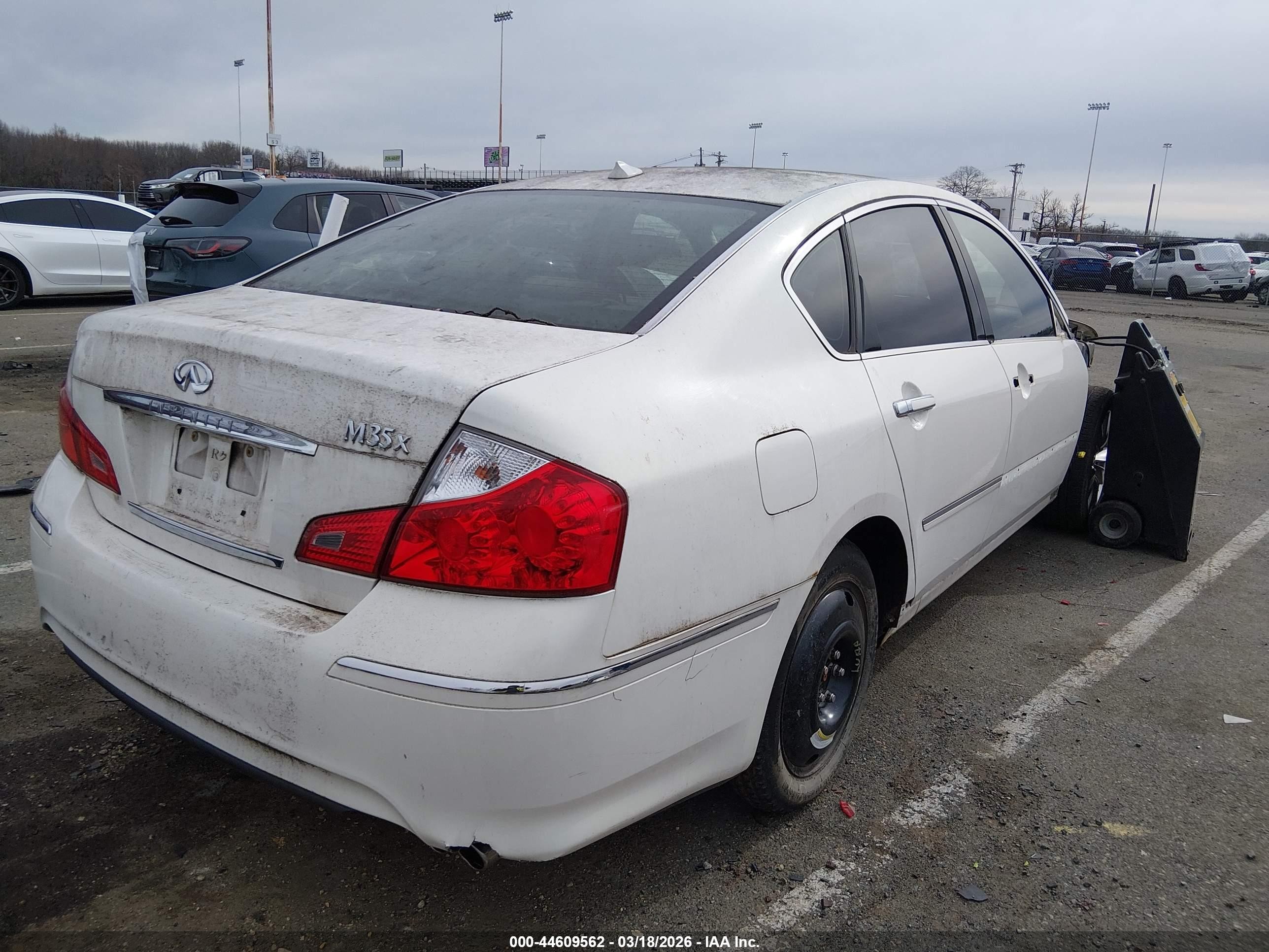 2010 Infiniti M35x   White vin: JN1CY0AR2AM961828