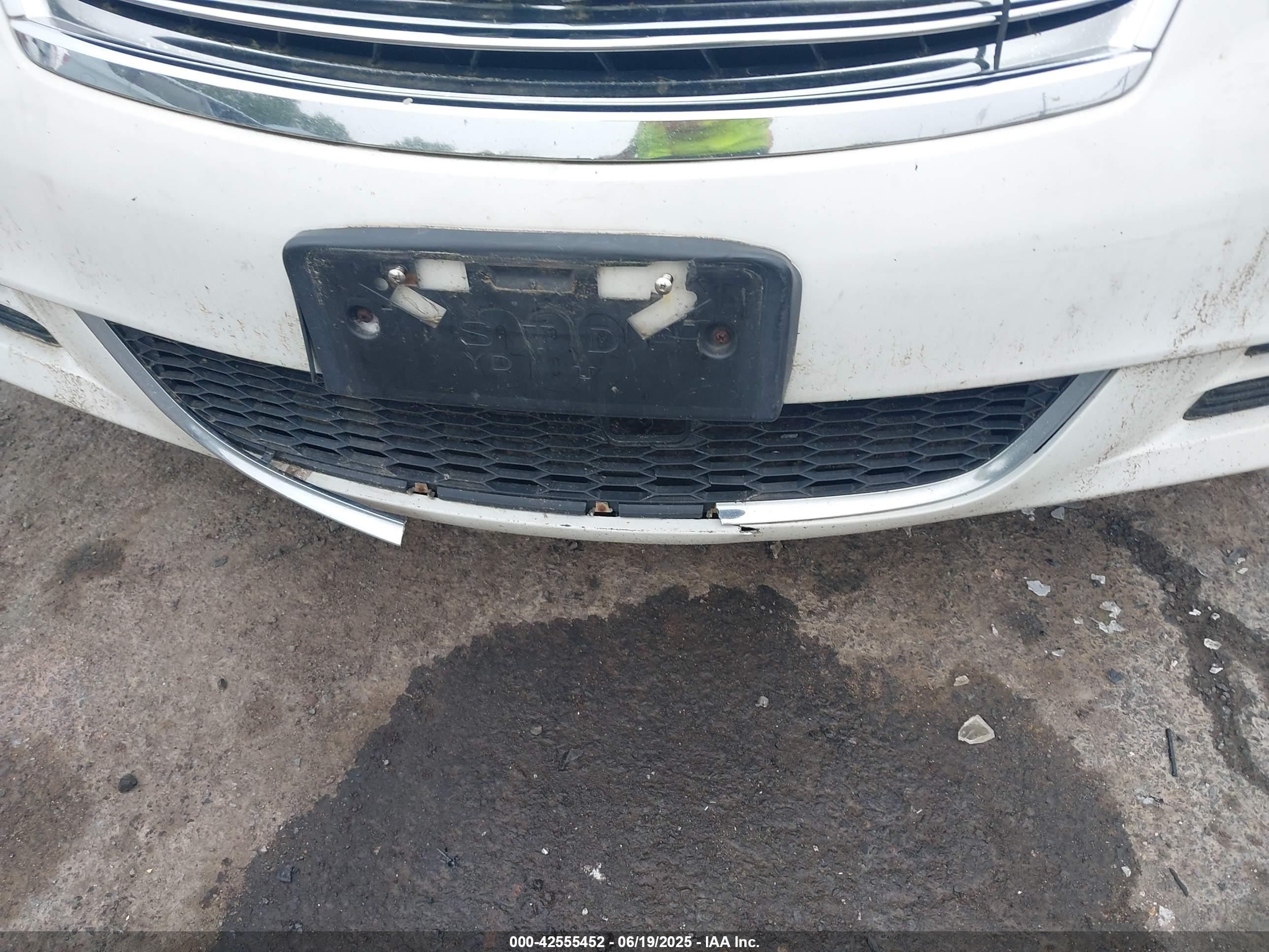 2010 Infiniti M35x   White vin: JN1CY0AR9AM961289