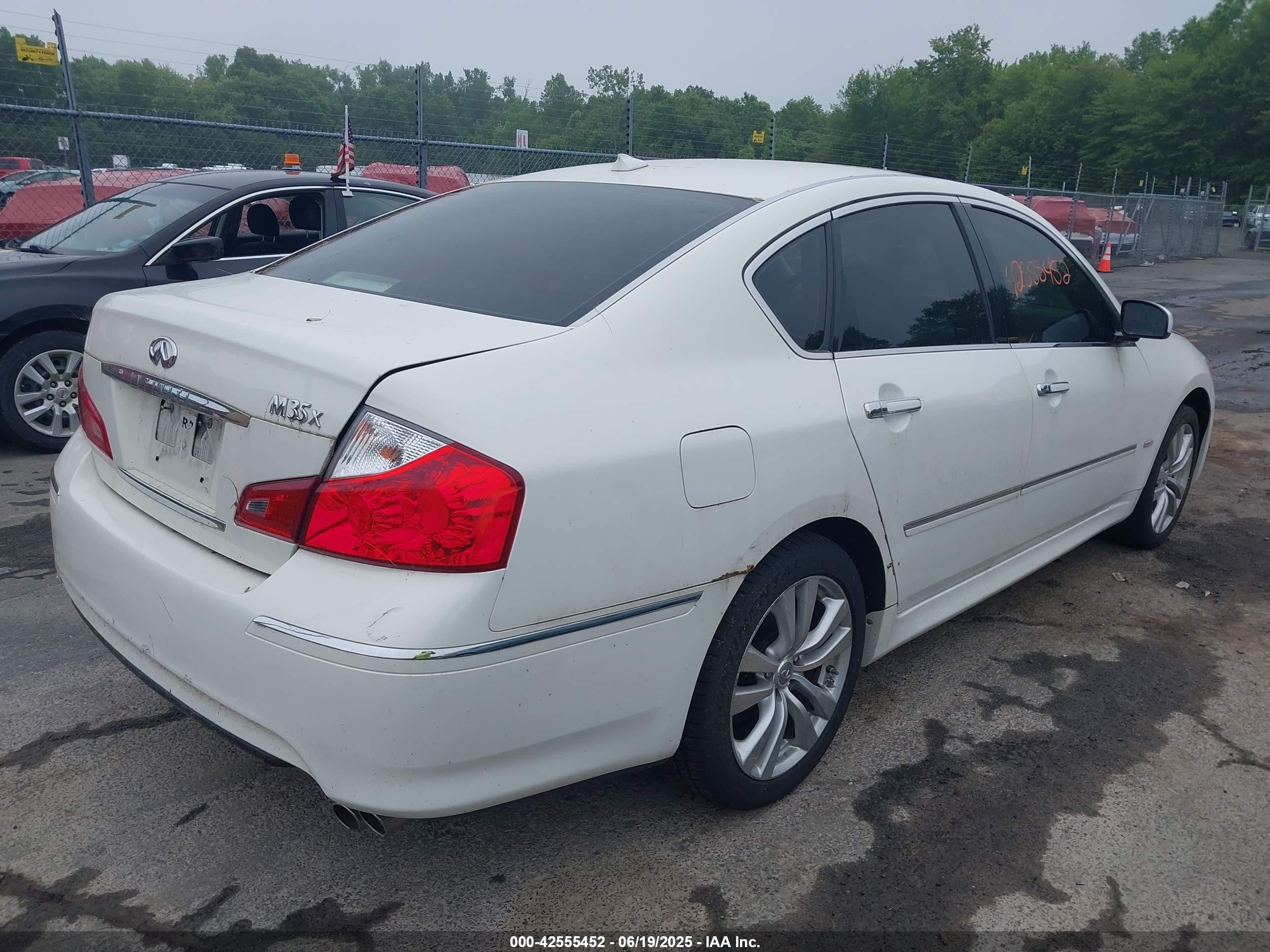 2010 Infiniti M35x   White vin: JN1CY0AR9AM961289