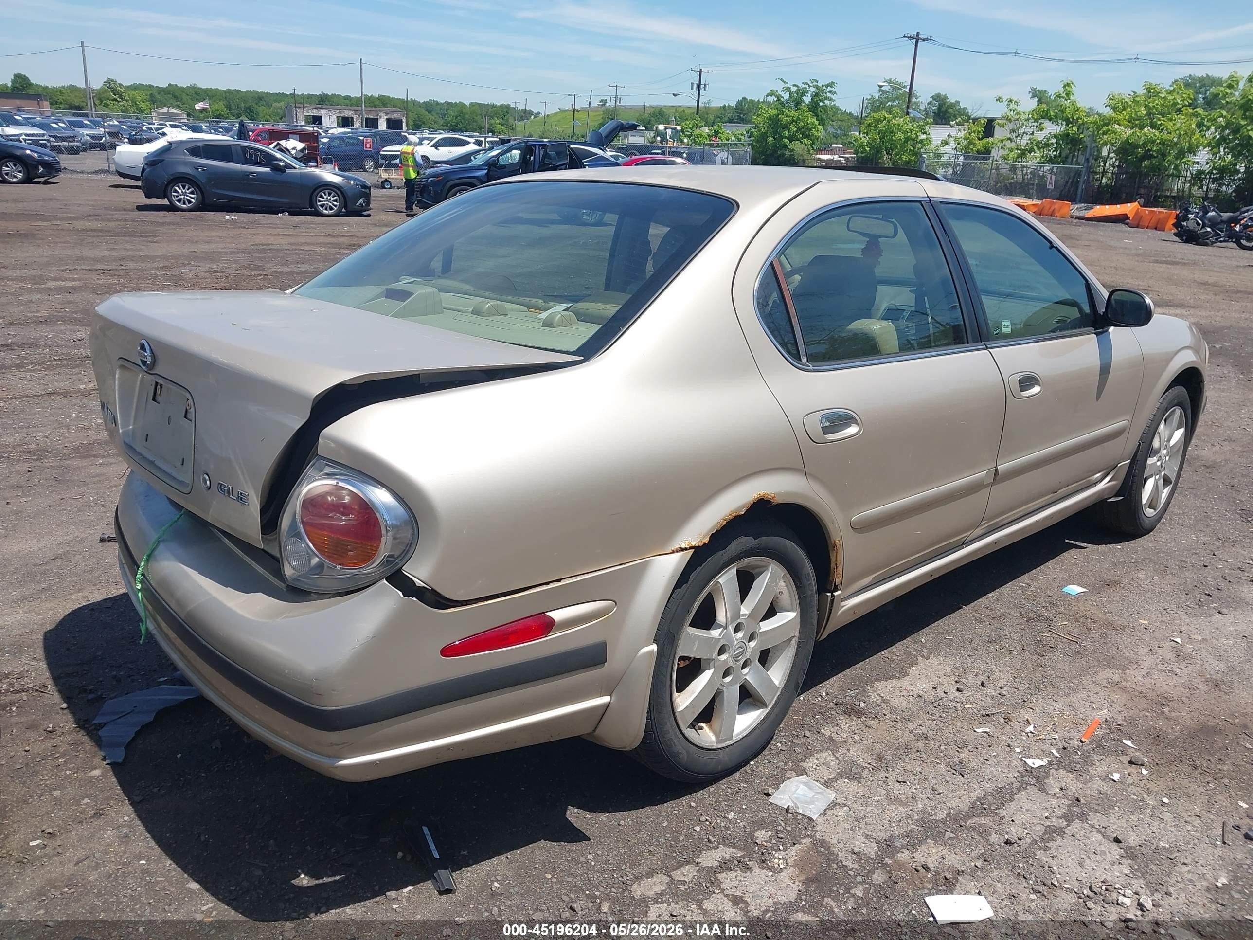 2002 Nissan Maxima Gle Gold vin: JN1DA31A22T318102