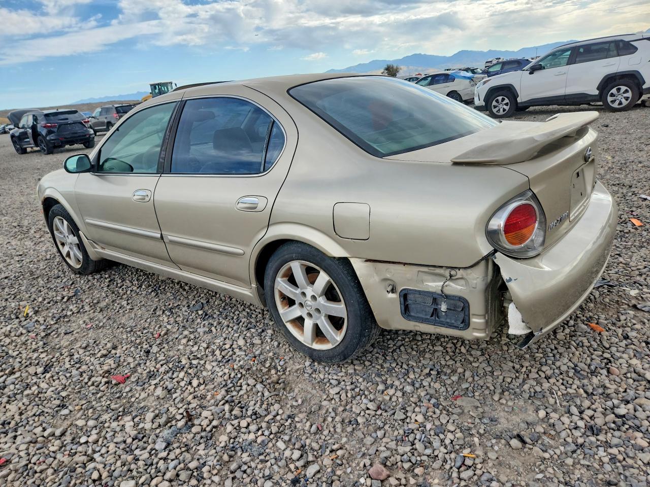 2003 Nissan Maxima Gxe Gold vin: JN1DA31A83T439721
