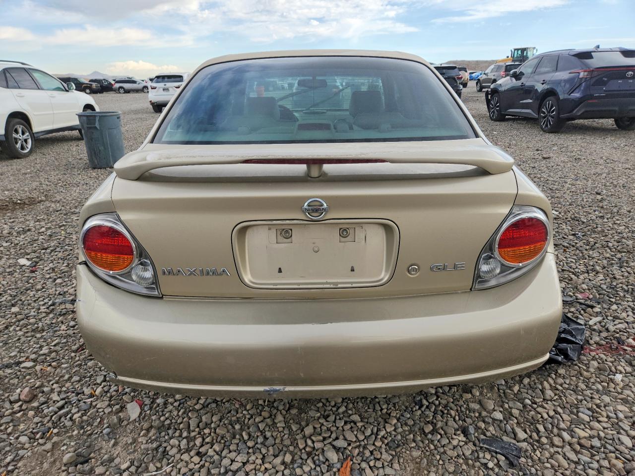 2003 Nissan Maxima Gxe Gold vin: JN1DA31A83T439721