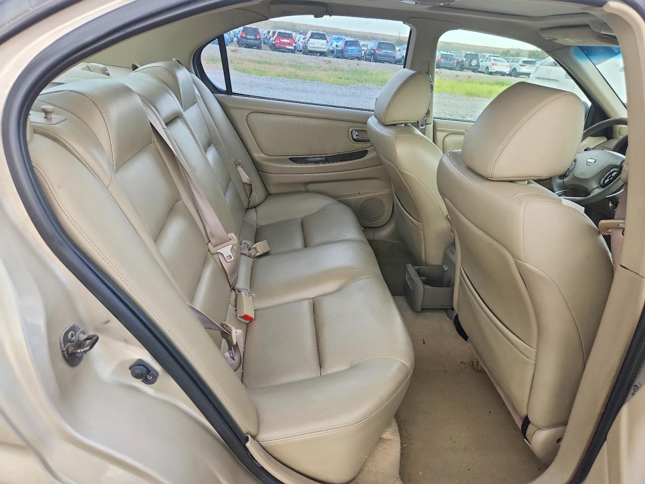 2003 Nissan Maxima Gxe Gold vin: JN1DA31A83T439721