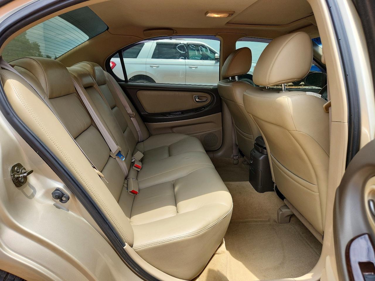 2002 Nissan Maxima Gxe Gold vin: JN1DA31AX2T323290