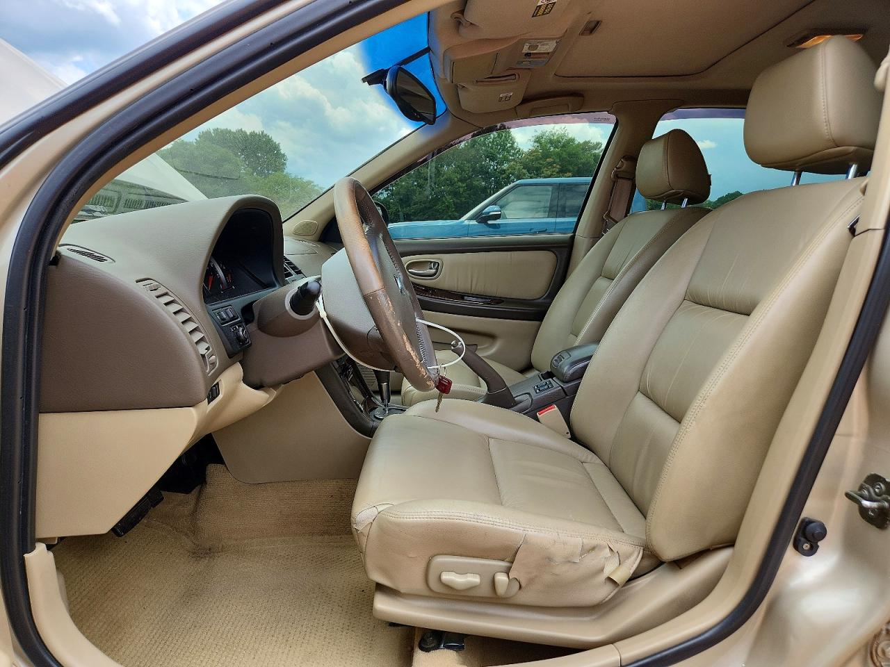 2002 Nissan Maxima Gxe Gold vin: JN1DA31AX2T323290