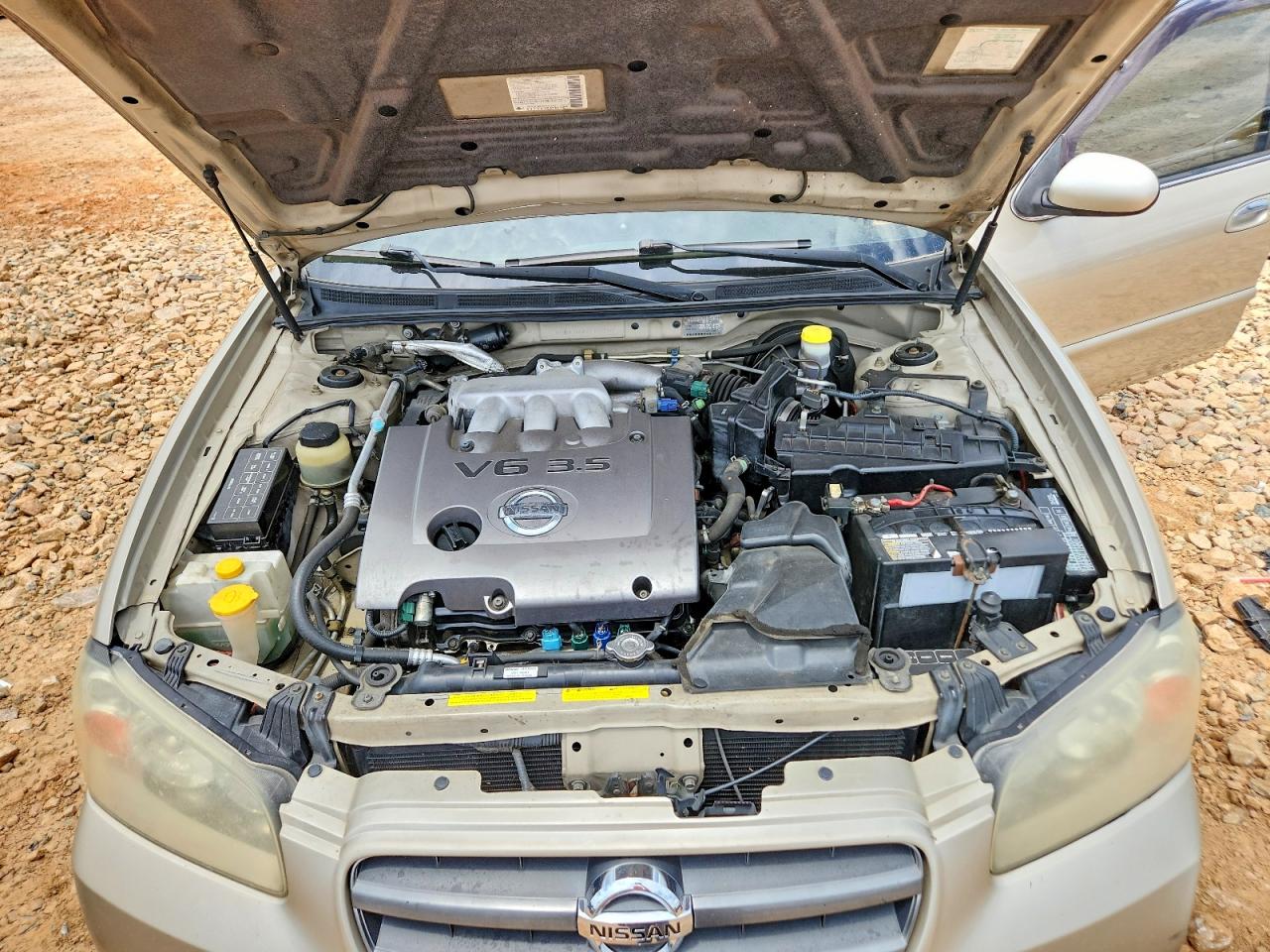 2002 Nissan Maxima Gxe Gold vin: JN1DA31AX2T323290