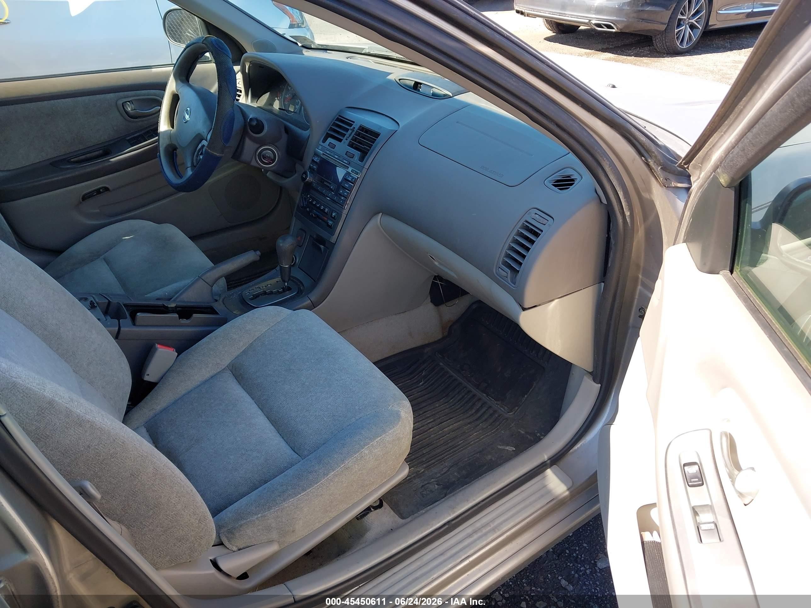2002 Nissan Maxima Gxe Silver vin: JN1DA31D82T413984