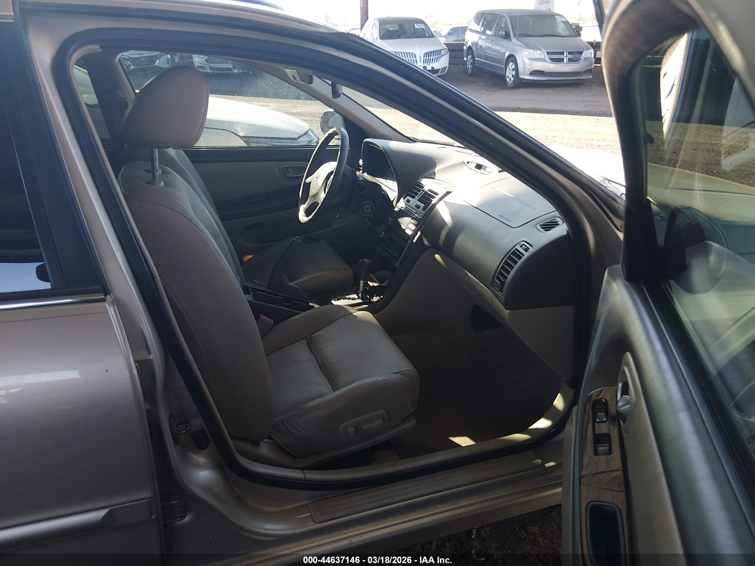 2002 Nissan Maxima Gle Gold vin: JN1DA31D92T443219