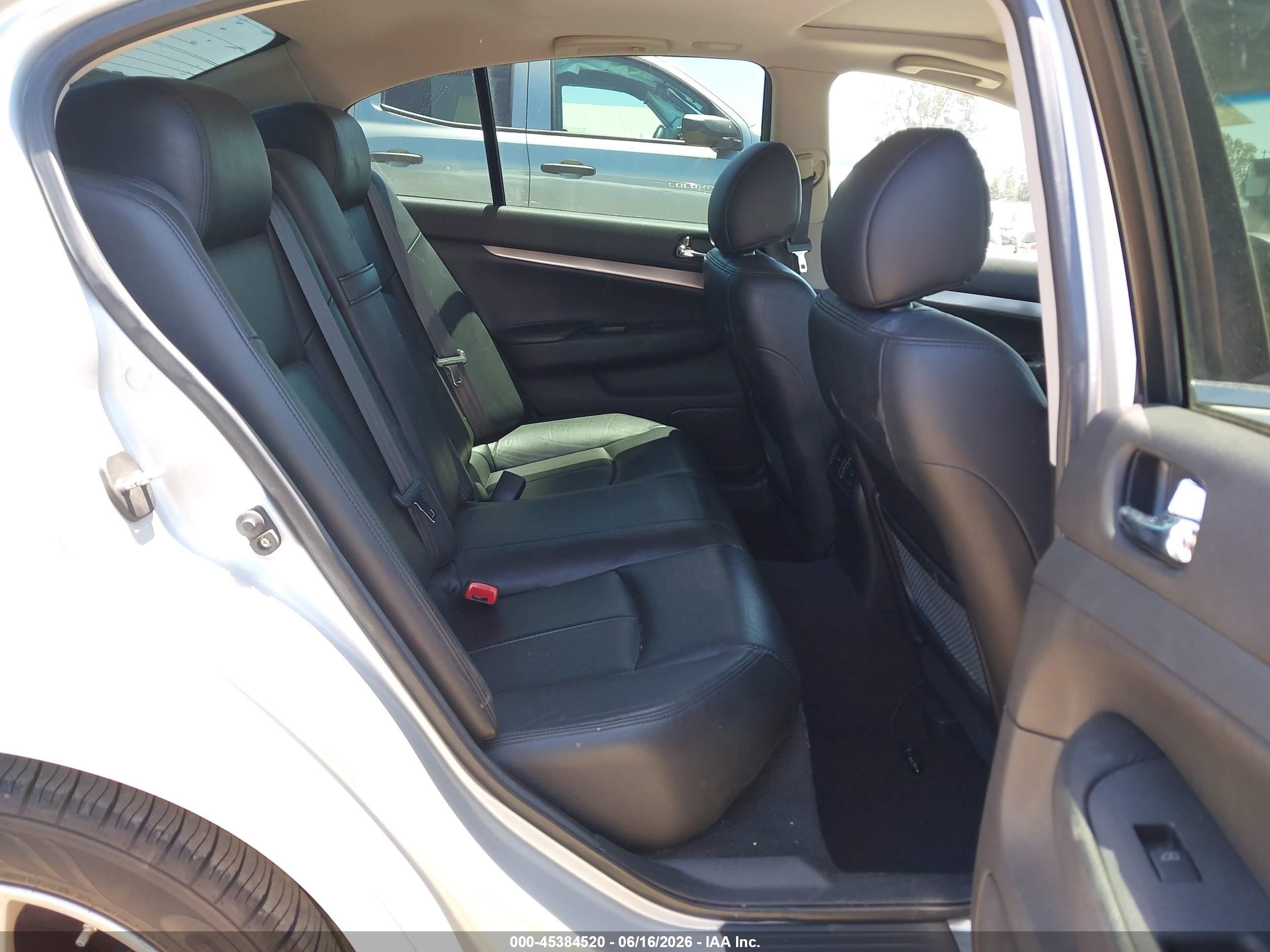 2011 Infiniti G25 Journey Silver vin: JN1DV6AP5BM830375