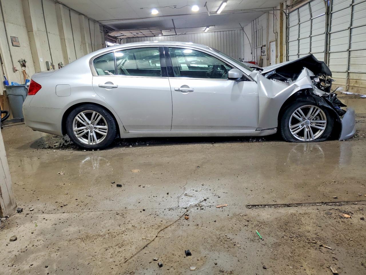 2011 Infiniti G25 Sedan Base Silver vin: JN1DV6AP6BM603910