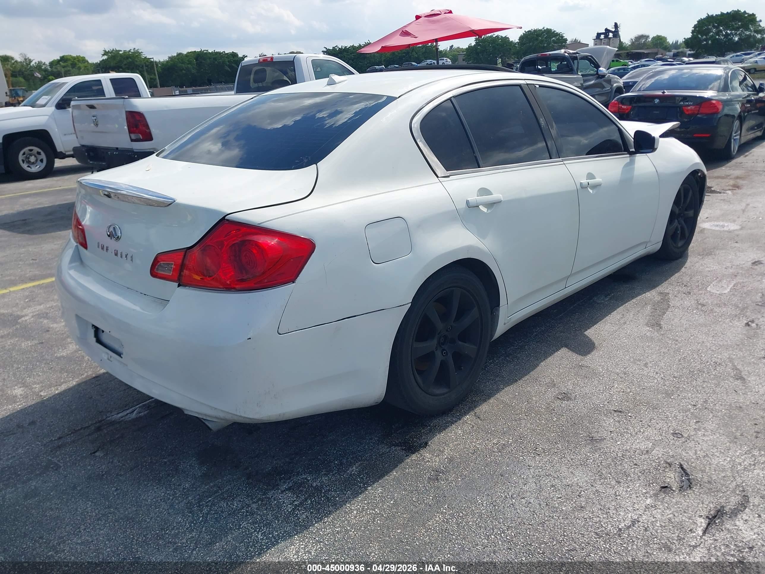 2012 Infiniti G25 Journey White vin: JN1DV6AP8CM811160