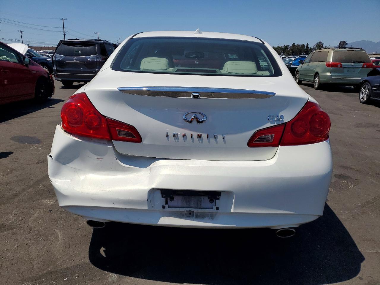 2011 Infiniti G25 Sedan Base White vin: JN1DV6AP9BM601908