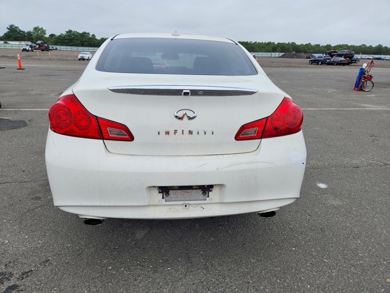 2011 Infiniti G25 Sedan X Белый vin: JN1DV6AR1BM450628