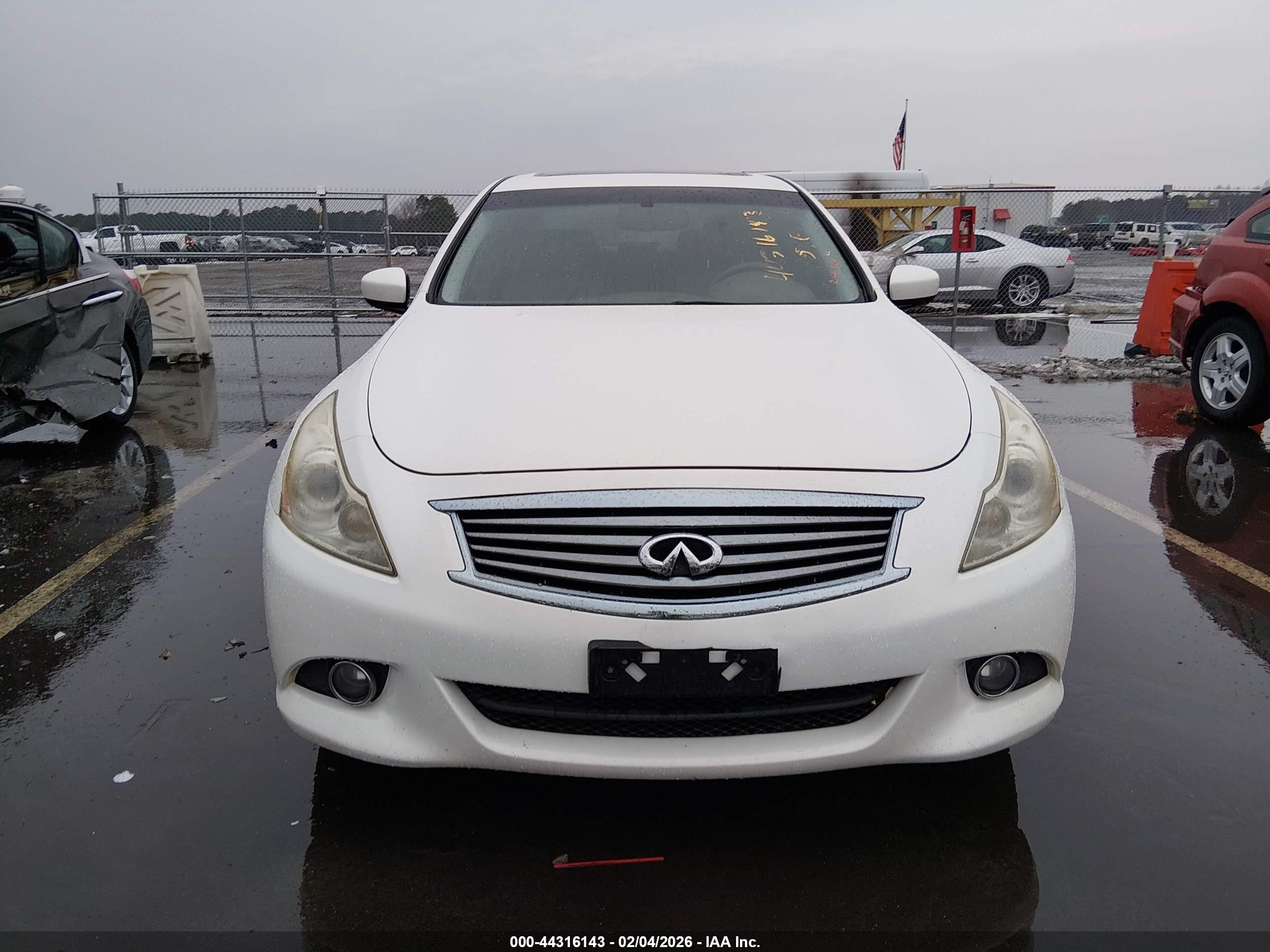 2011 Infiniti G25x   White vin: JN1DV6AR2BM450833