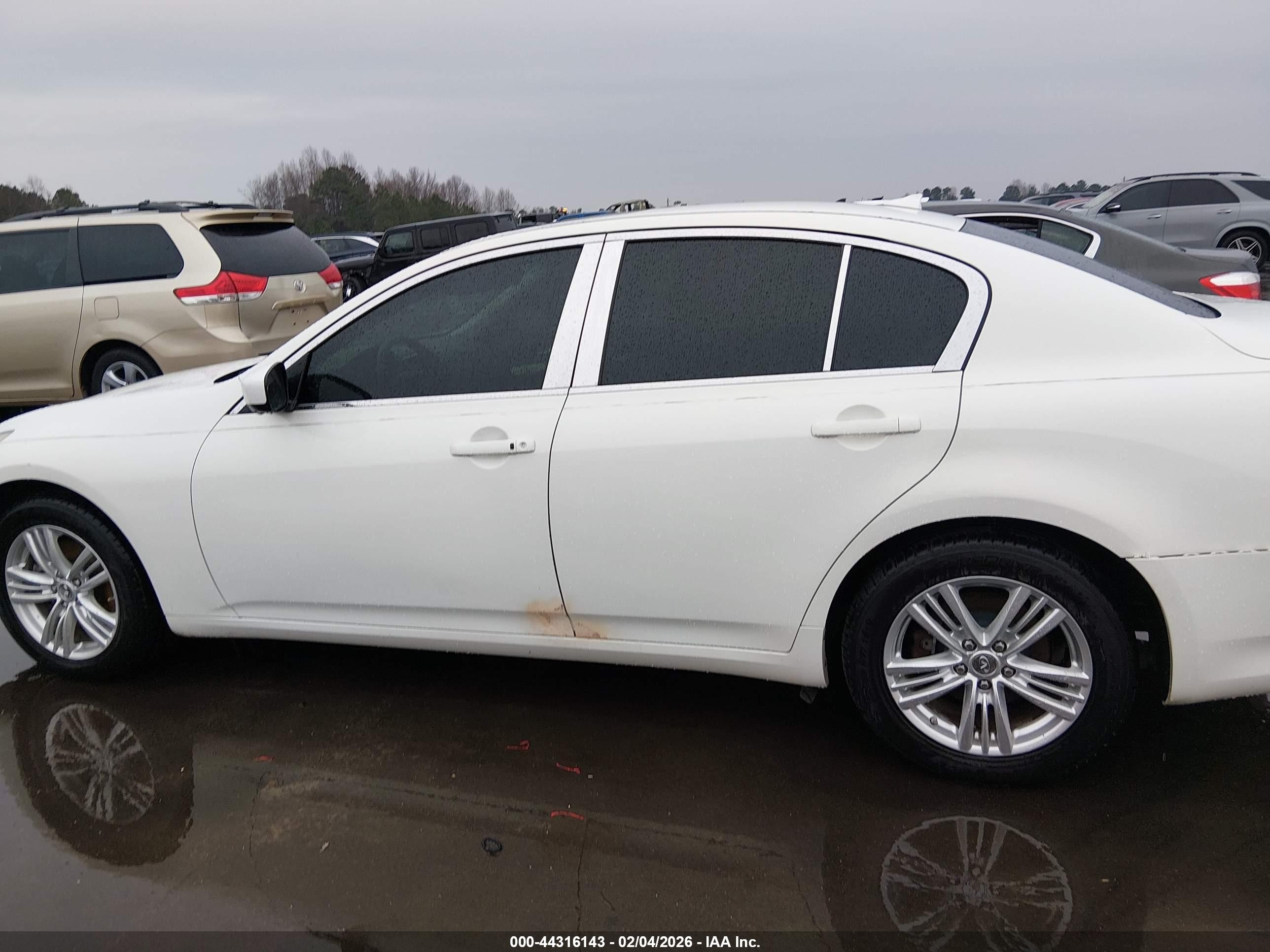 2011 Infiniti G25x   White vin: JN1DV6AR2BM450833