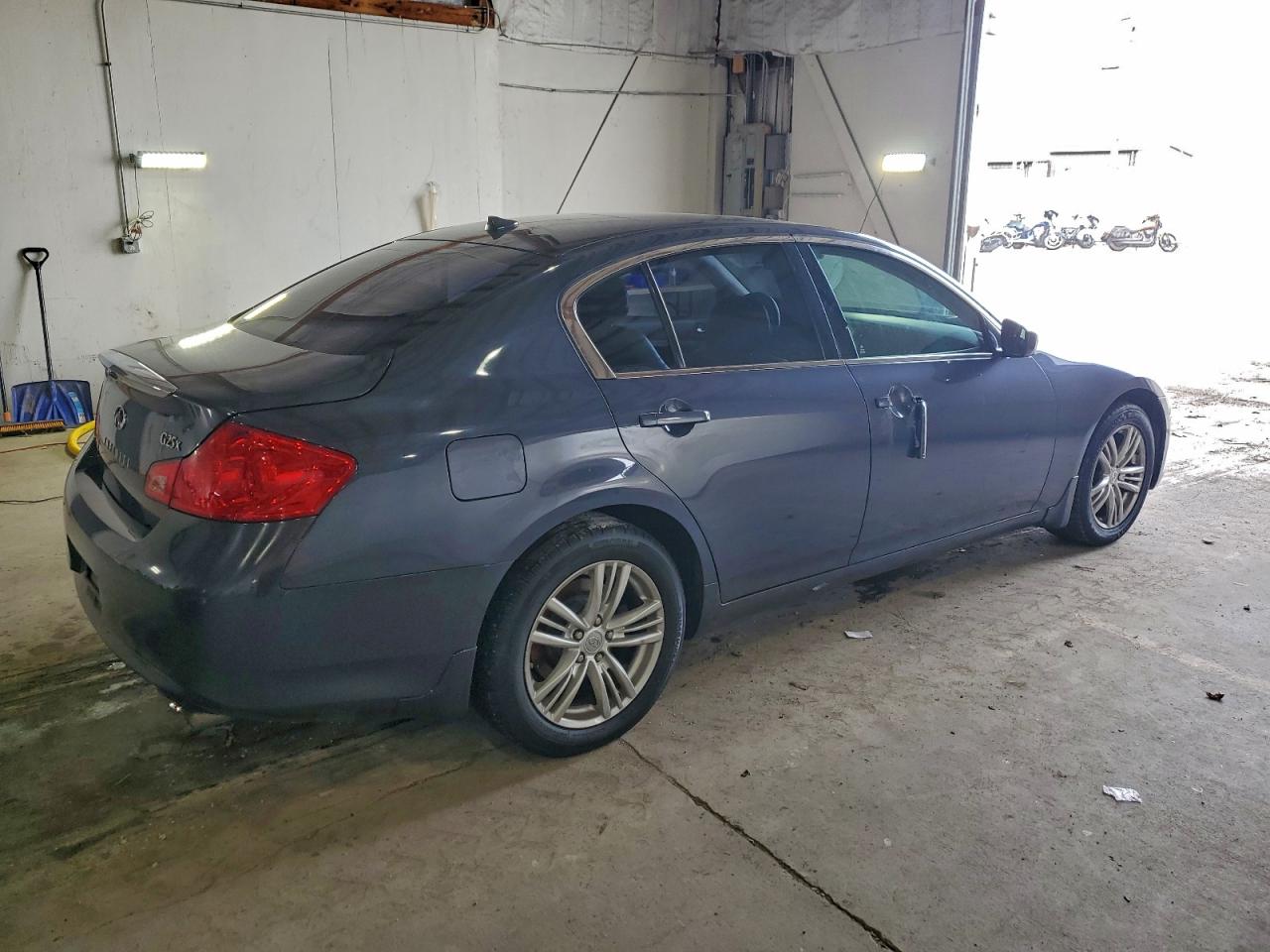 2011 Infiniti G25 Charcoal vin: JN1DV6AR5BM651092