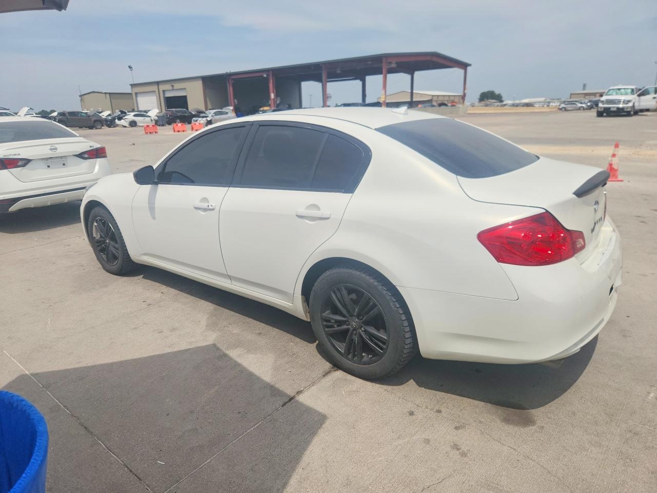 2012 Infiniti G25 Sedan X Белый vin: JN1DV6AR5CM731137
