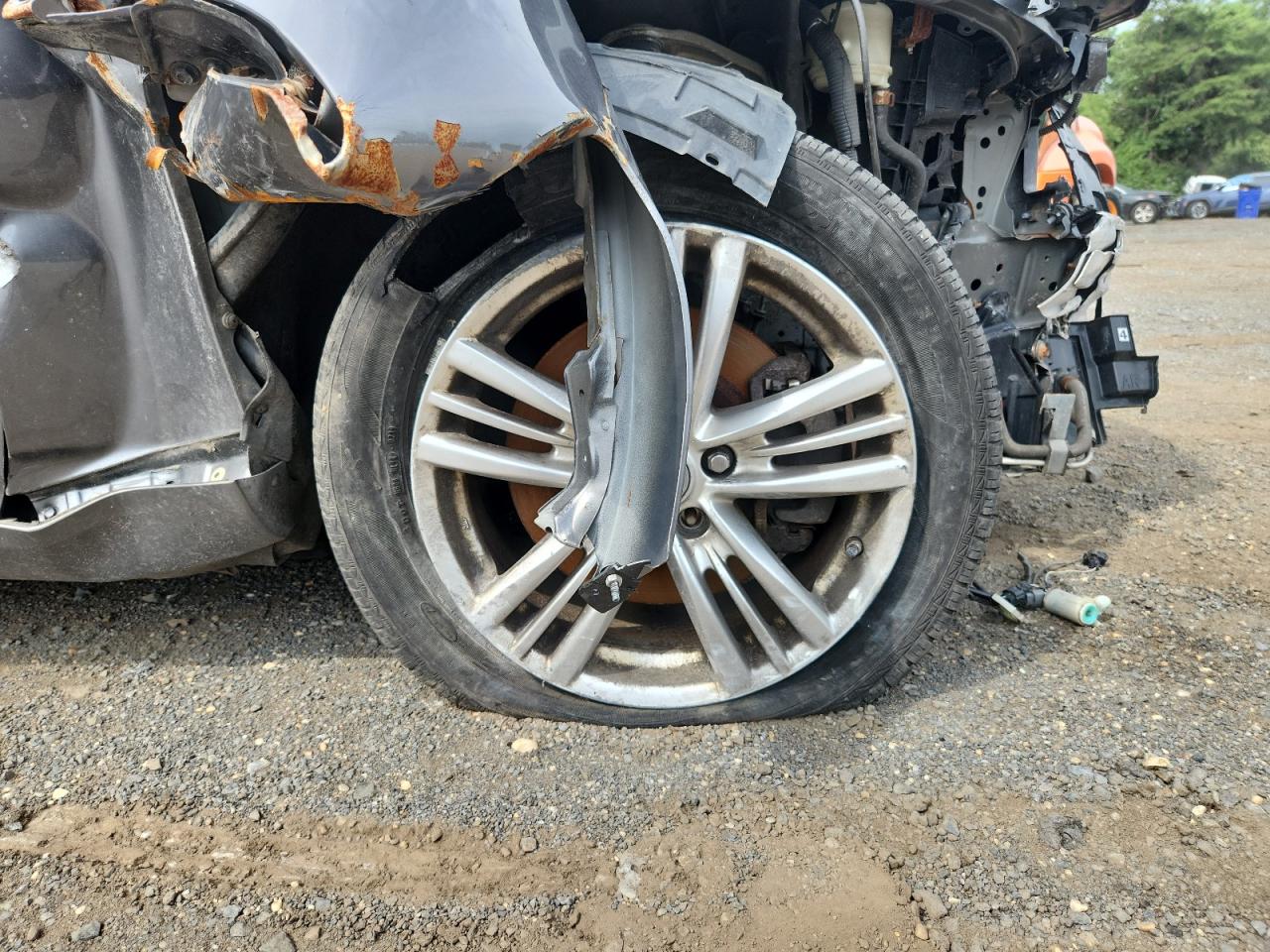 2012 Infiniti G25 Sedan X Серебряный vin: JN1DV6AR5CM862102 Damage: Right Front Tire, Cut, Replacement Required