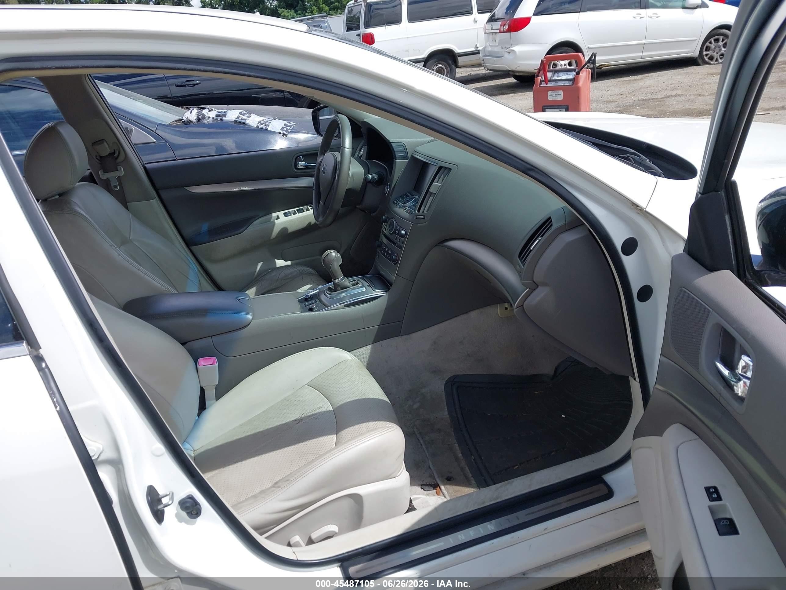2011 Infiniti G25x   White vin: JN1DV6AR6BM652168