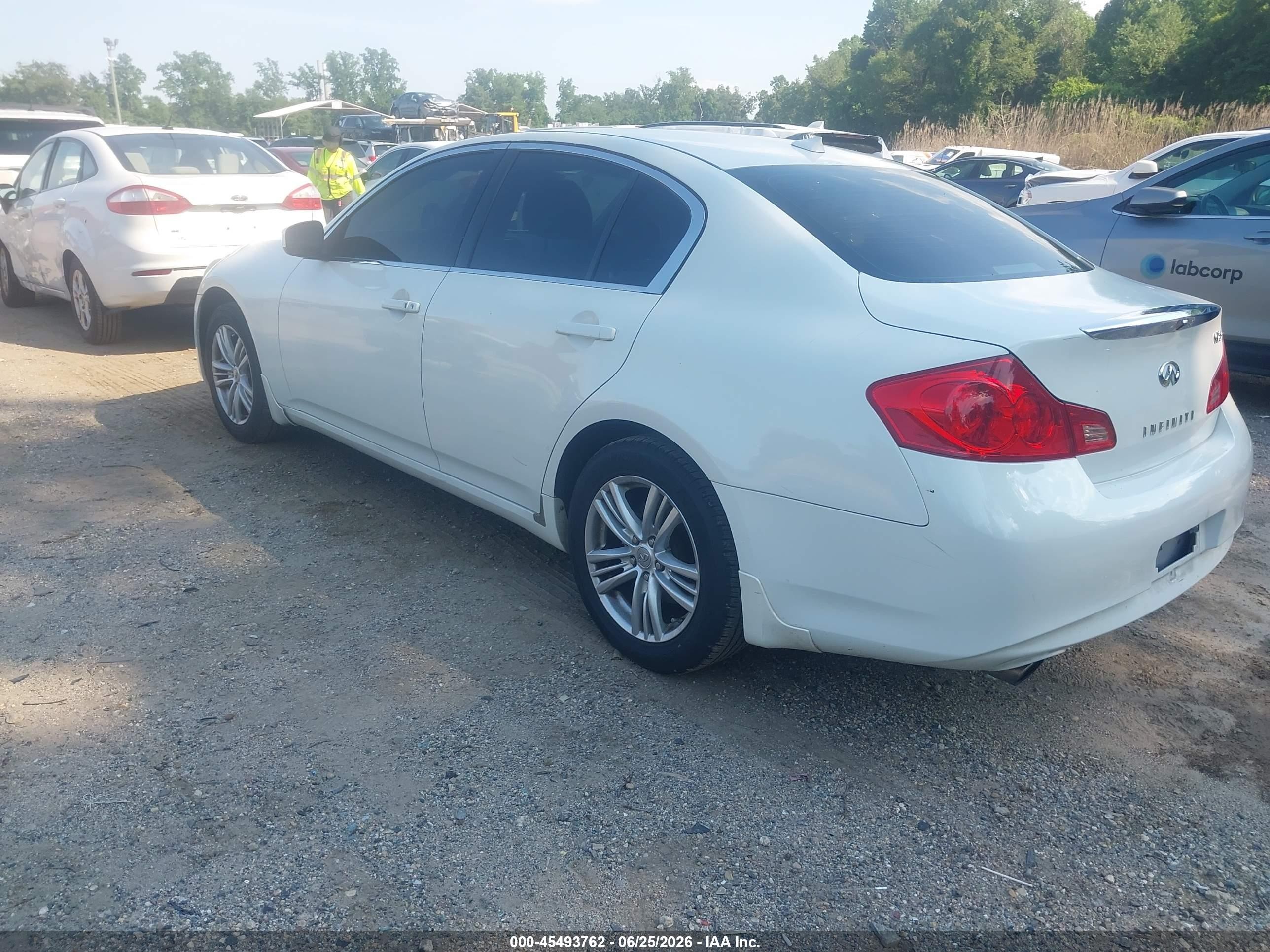 2011 Infiniti G25x   White vin: JN1DV6AR6BM654020