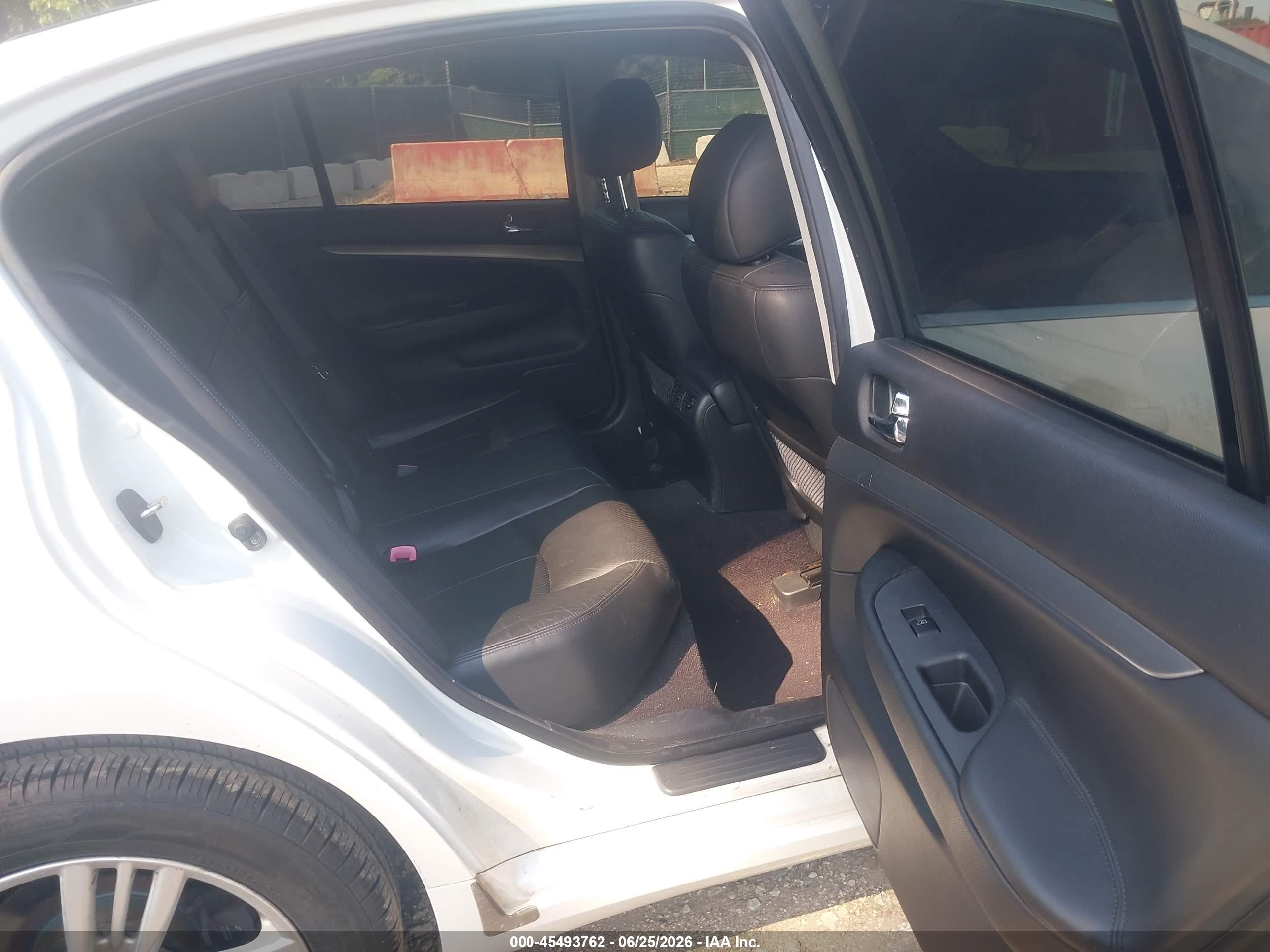 2011 Infiniti G25x   White vin: JN1DV6AR6BM654020