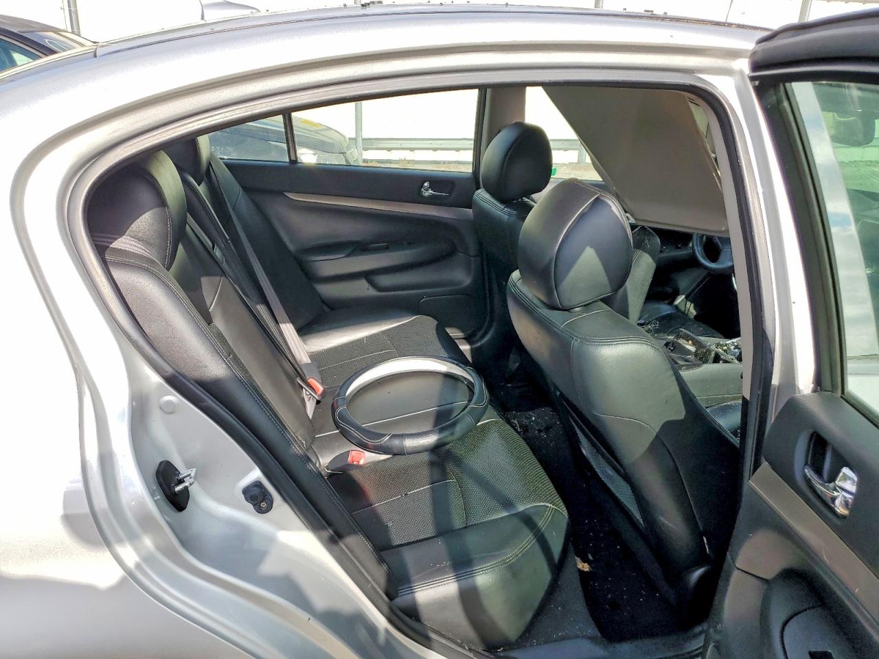 2011 Infiniti G25 Sedan X Silver vin: JN1DV6ARXBM651850