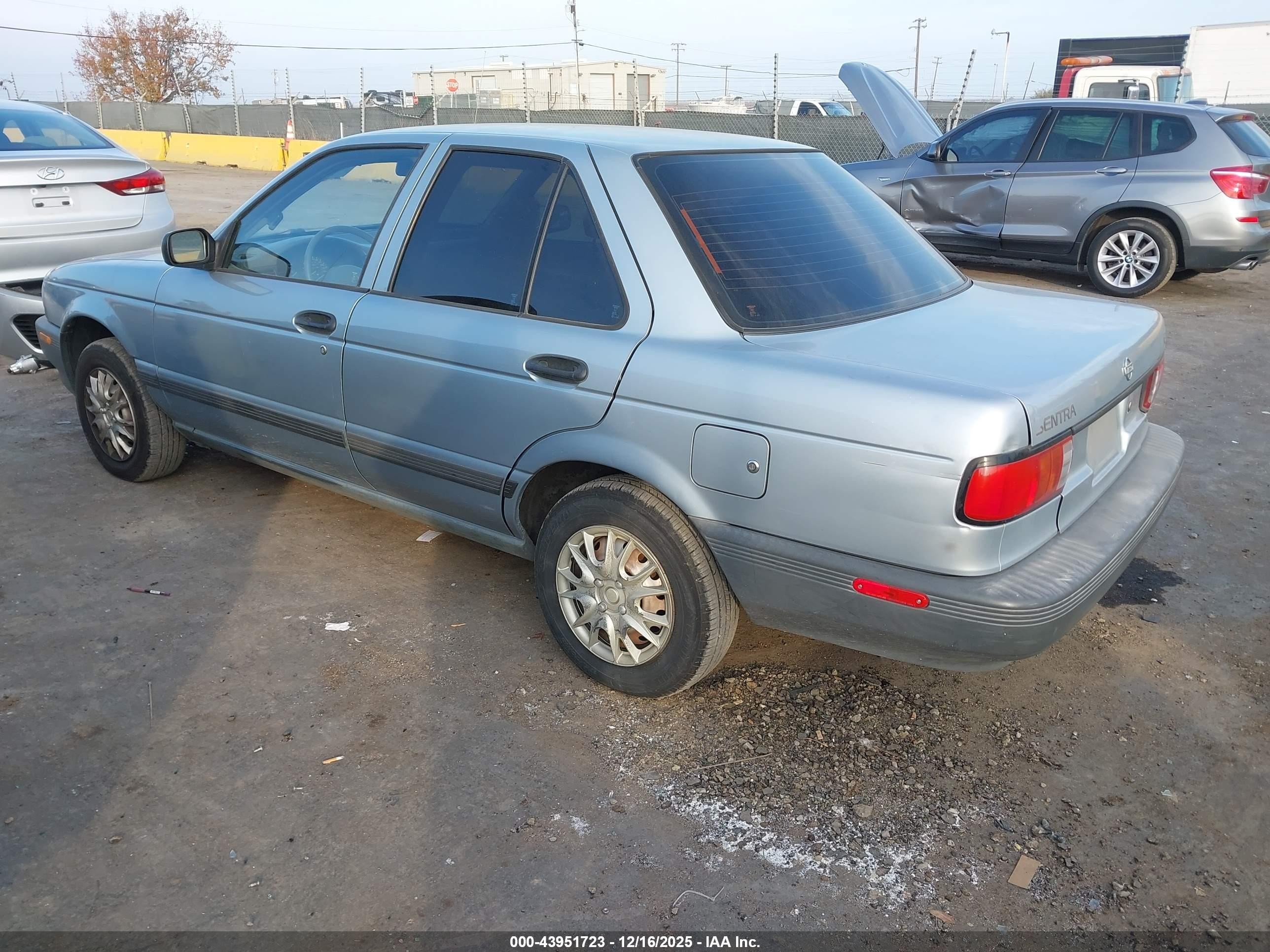 1992 Nissan Sentra   Light Blue vin: JN1EB31P4NU108962